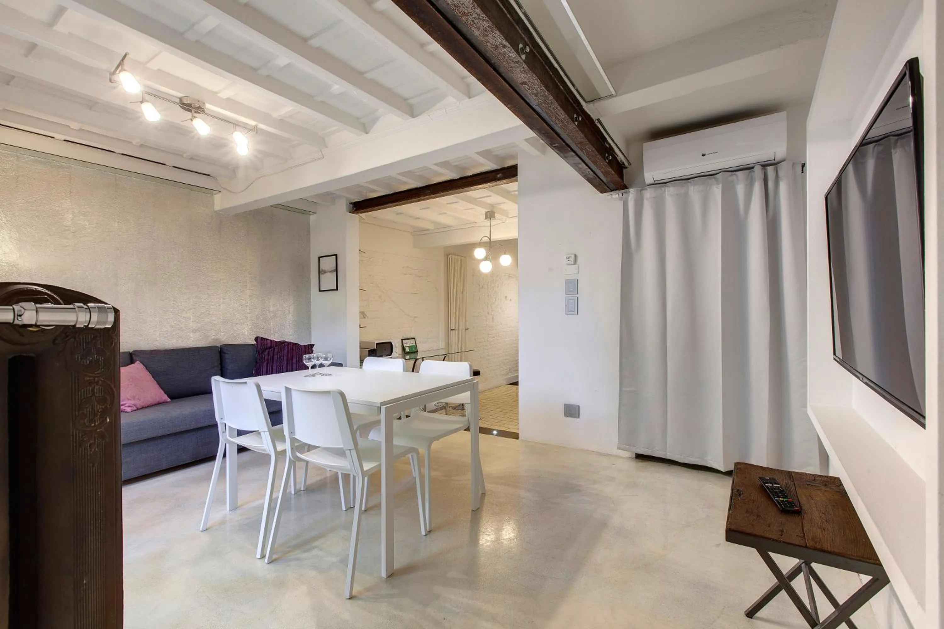 Dining area in Victor Apartment by Mamo Florence