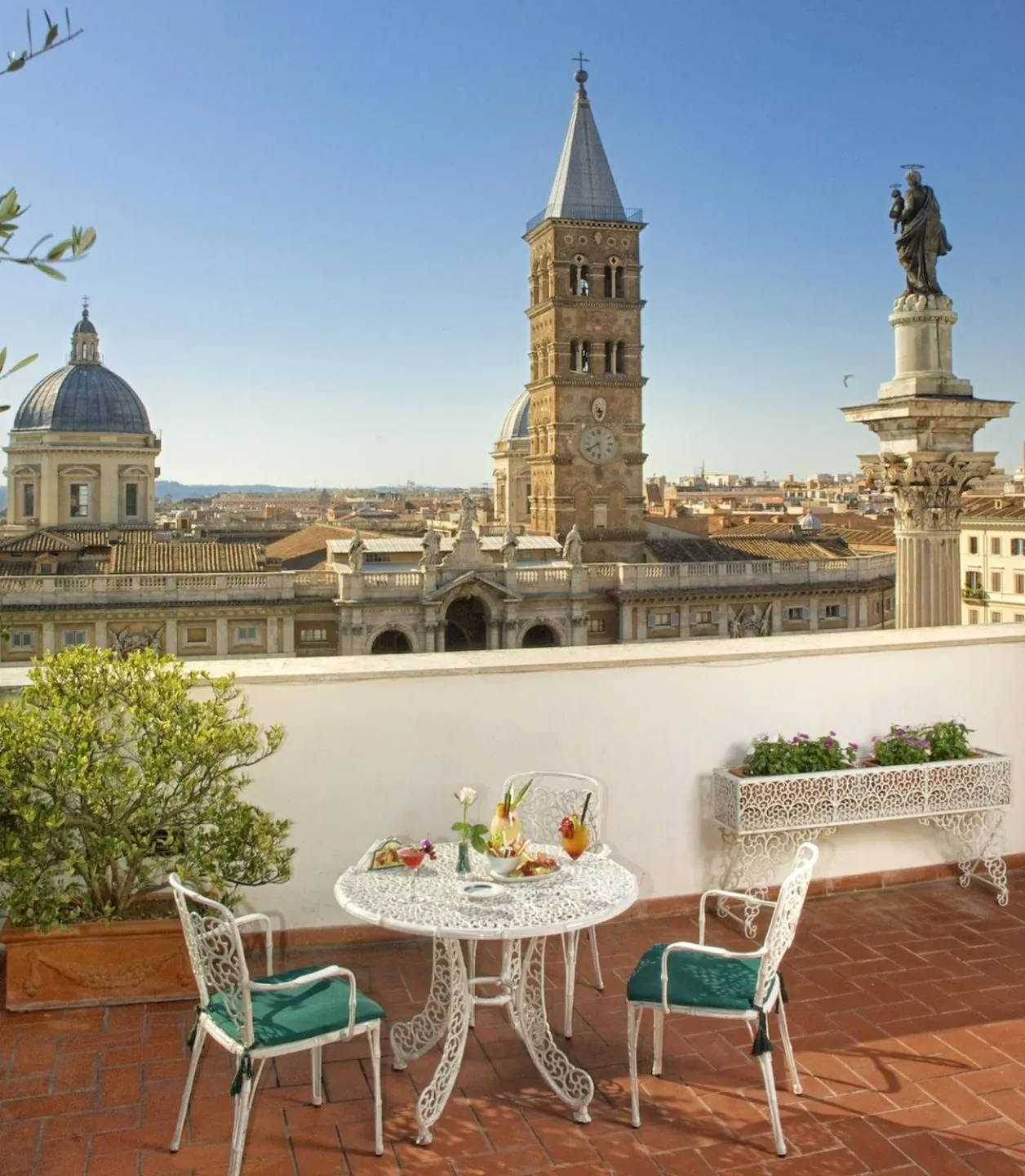 Restaurant/places to eat in Hotel Mecenate Palace
