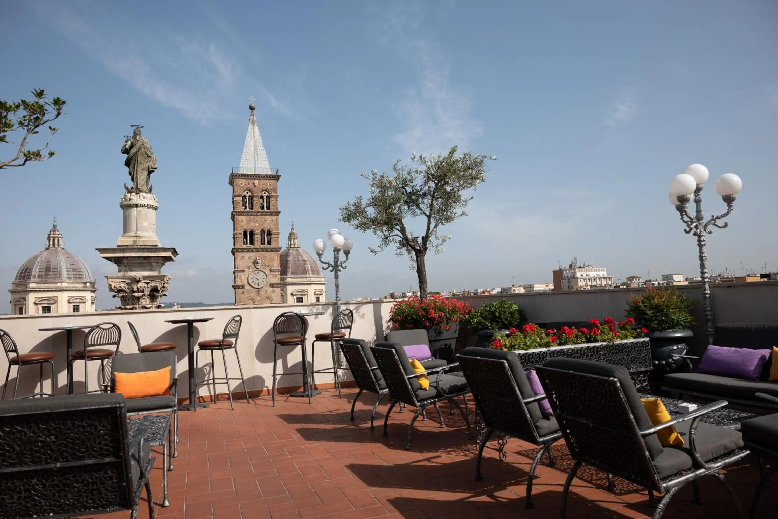 Restaurant/places to eat in Hotel Mecenate Palace