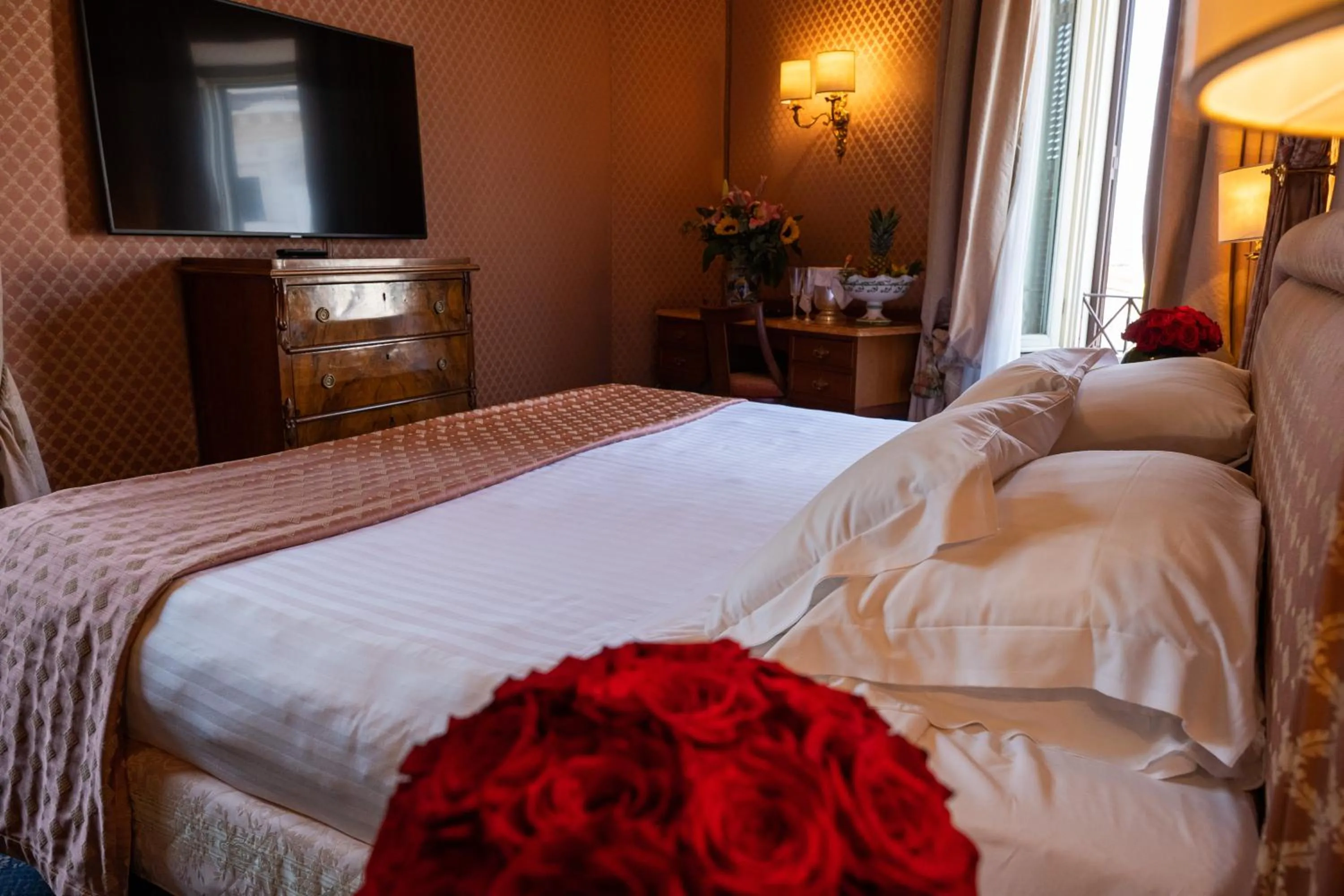 Bed in Hotel Mecenate Palace