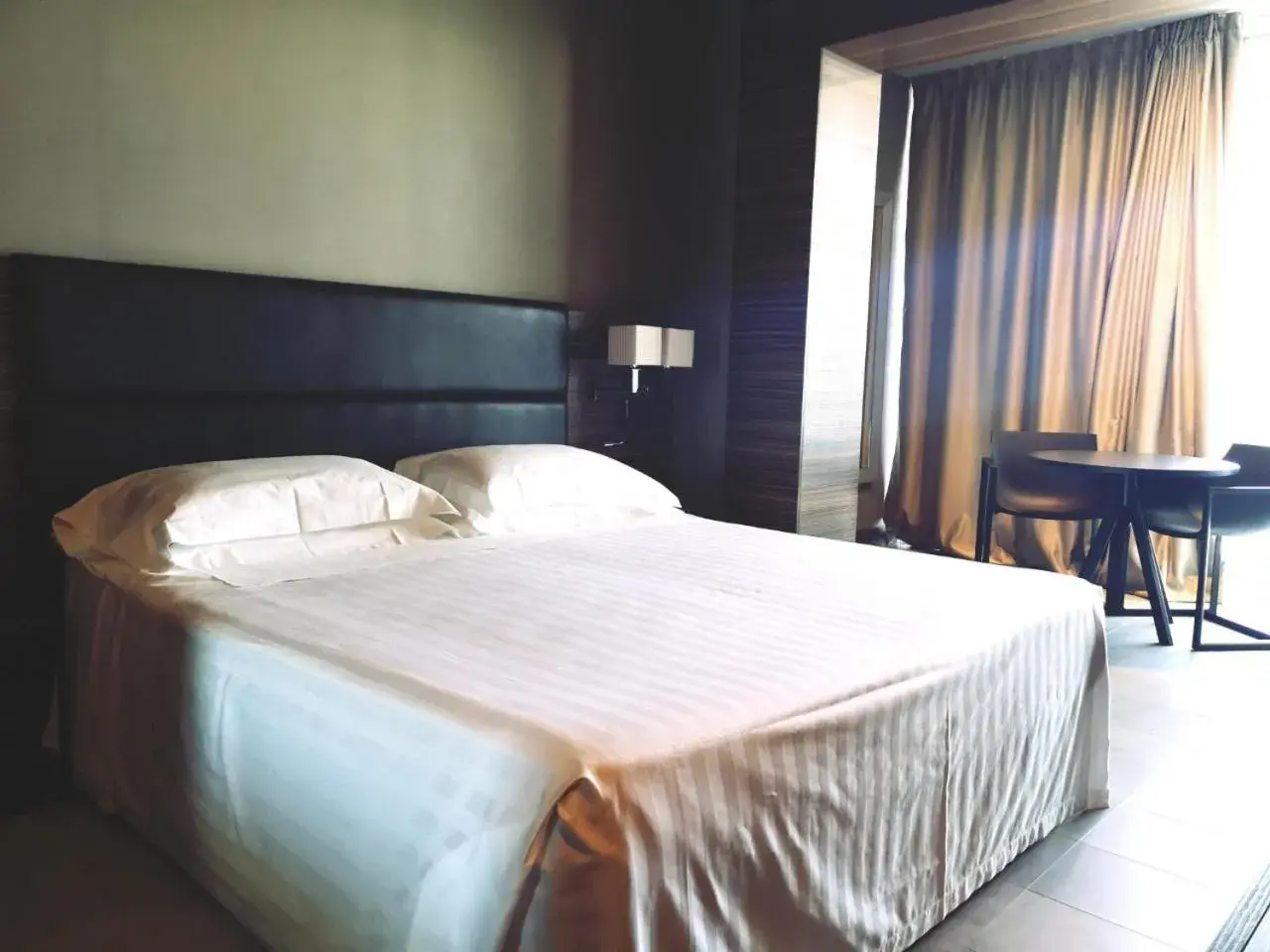 Standard Double or Twin Room in Waldorf Suite Hotel Standard Double or Twin Room in Waldorf Suite Hotel