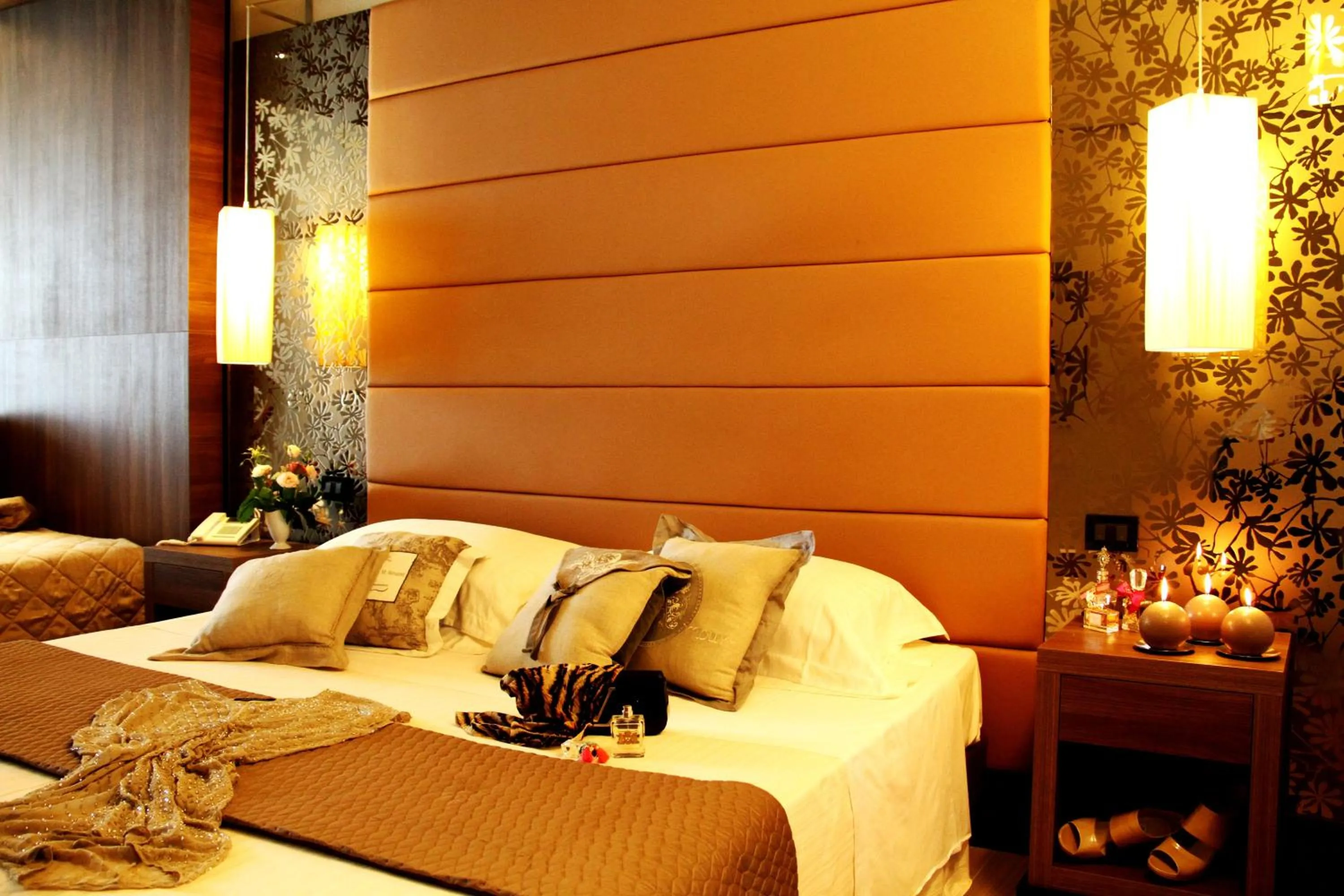 Bed in Waldorf Suite Hotel