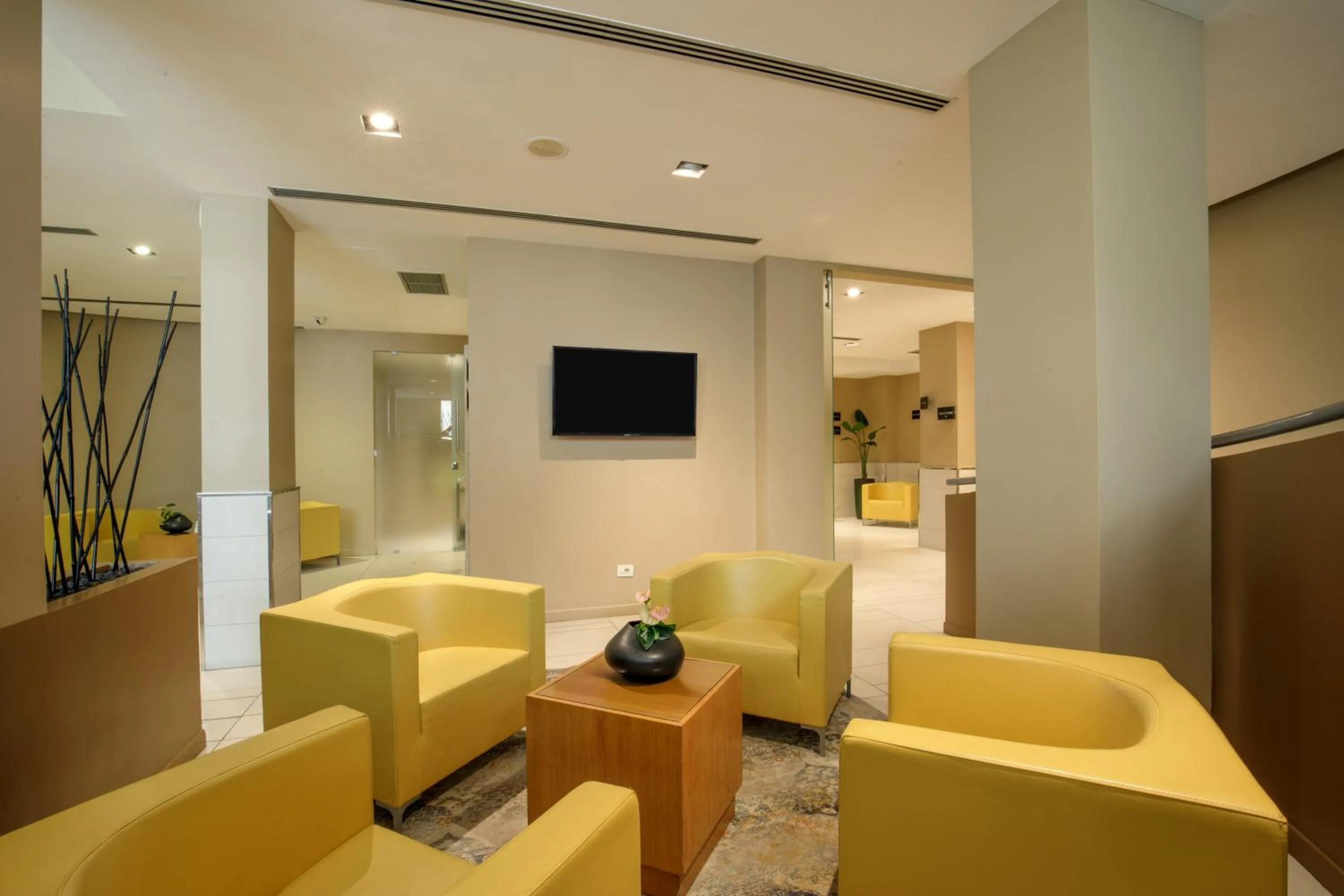 Communal lounge/ TV room in Best Western Hotel Globus