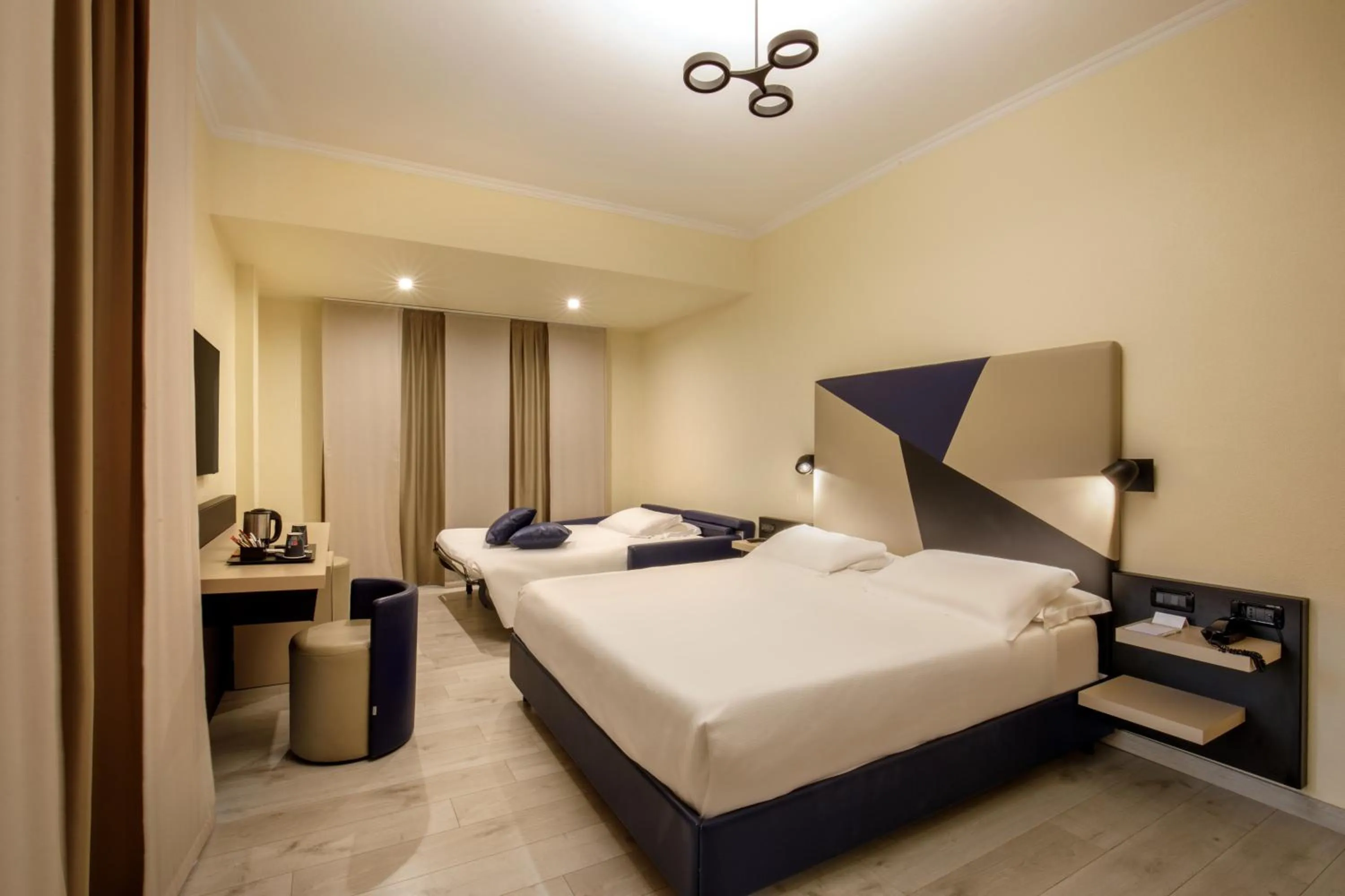 Bed in Best Western Hotel Globus