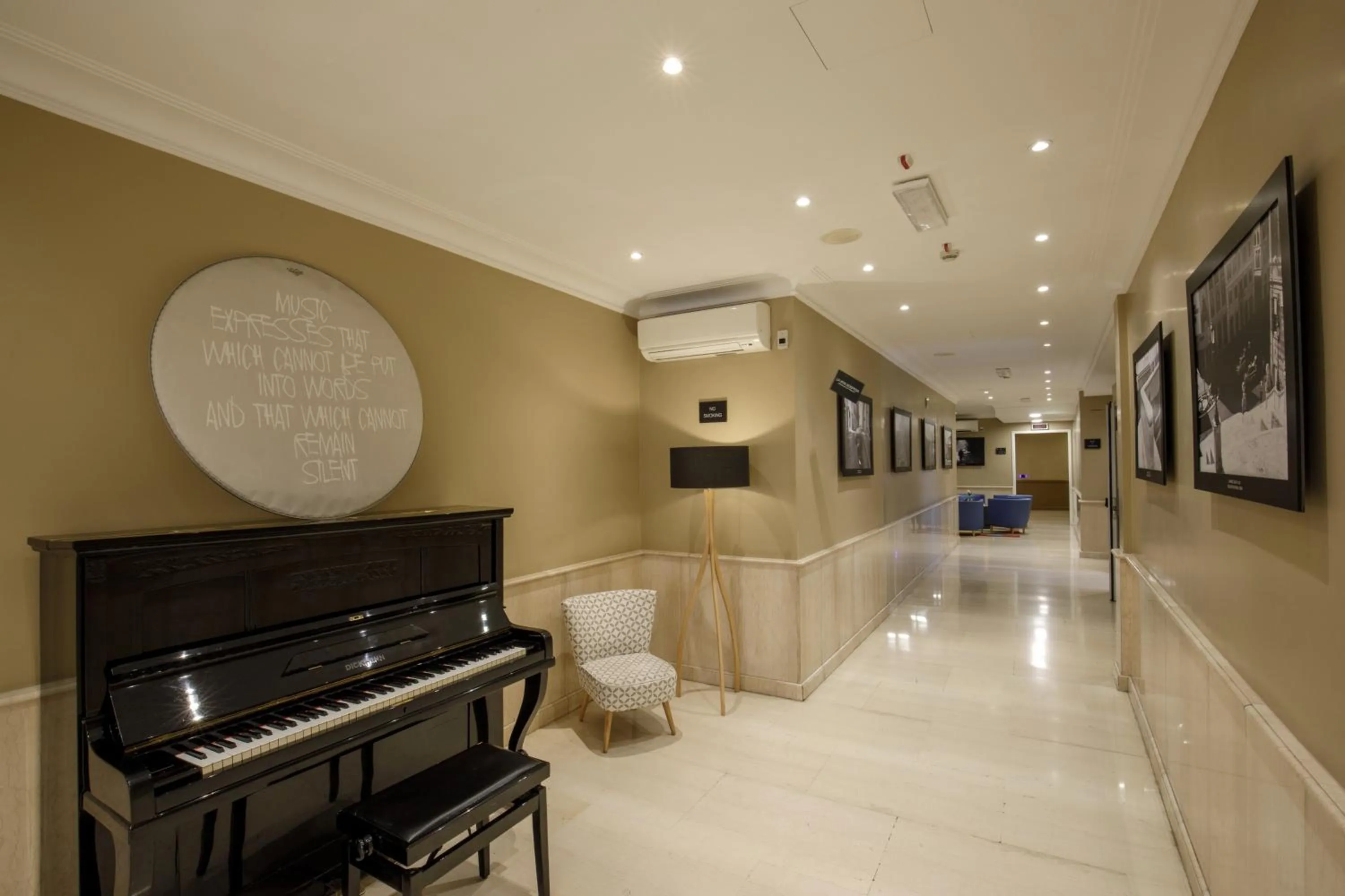 Lobby or reception in Best Western Hotel Globus
