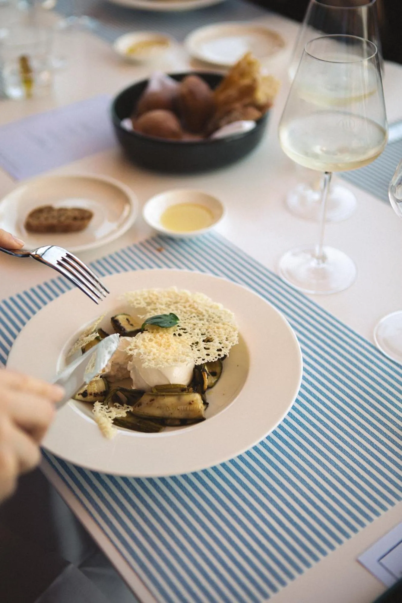 Restaurant/places to eat in Hotel Windsor