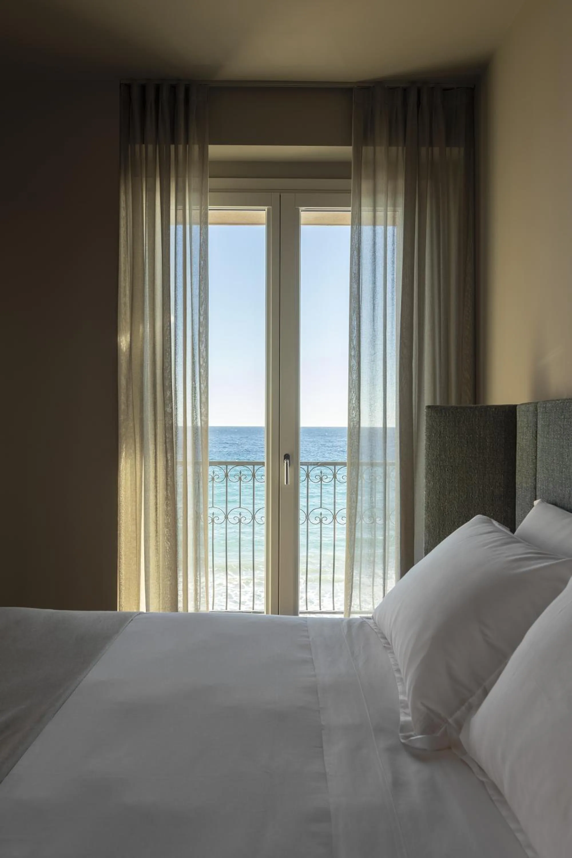 Sea view, Bed in Hotel Windsor