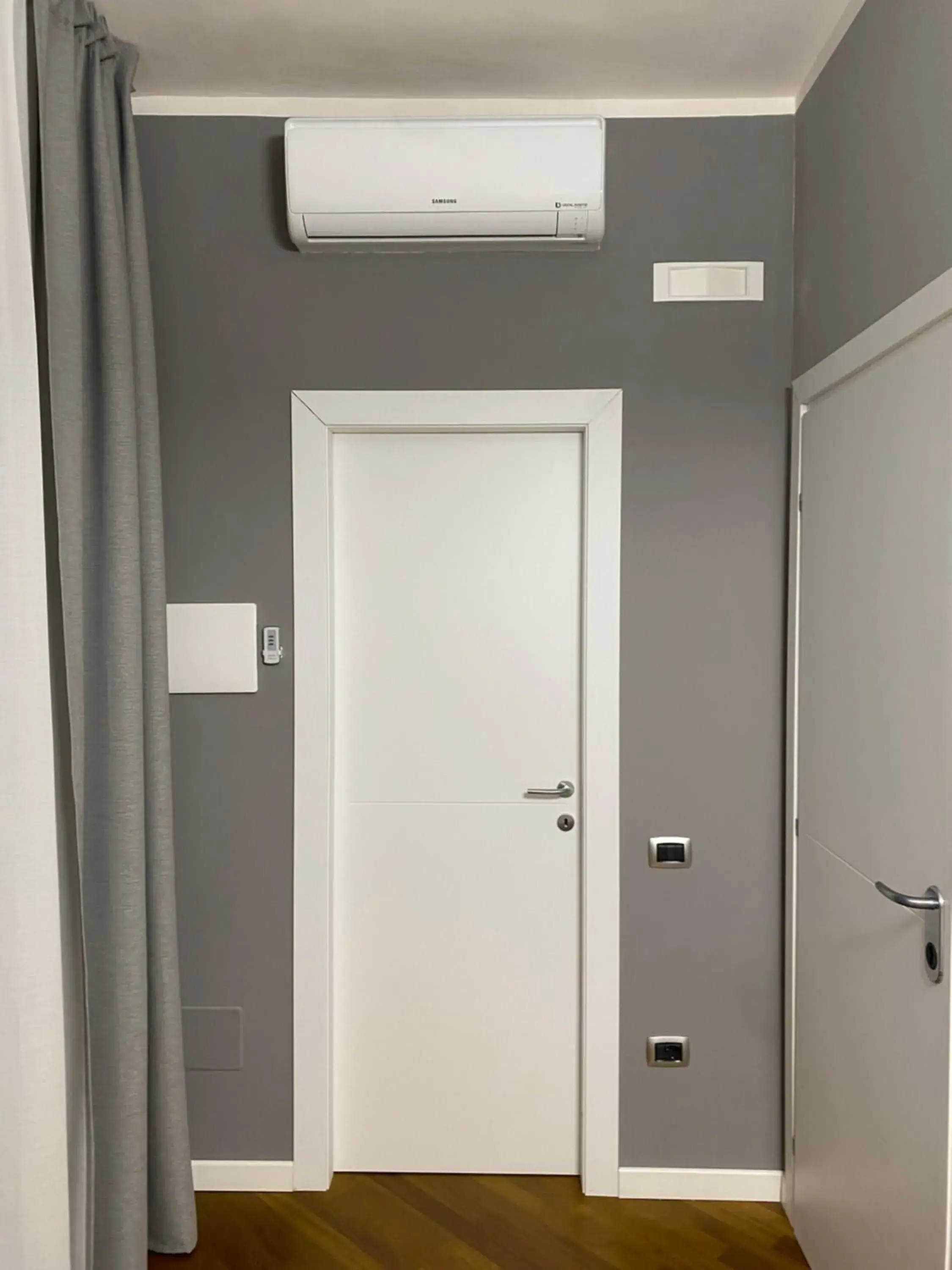 Double Room with Balcony in Dalmazia 33 Double Room with Balcony in Dalmazia 33