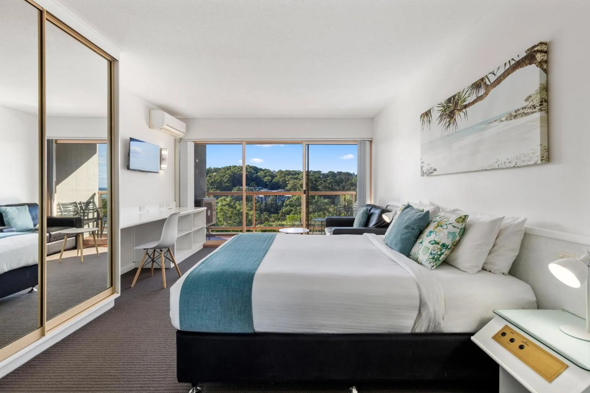 Bed in Charlesworth Bay Beach Resort