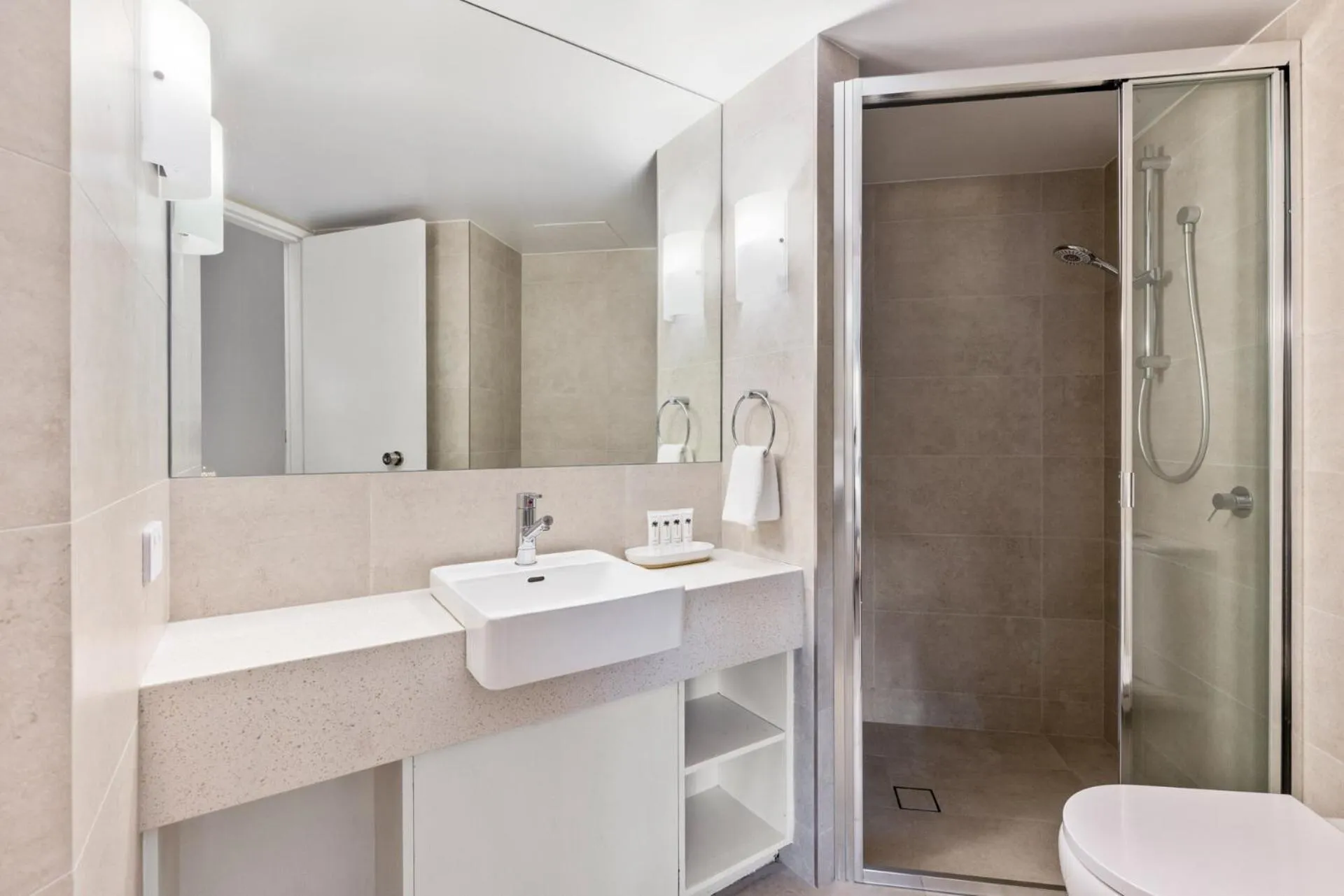 Shower in Charlesworth Bay Beach Resort