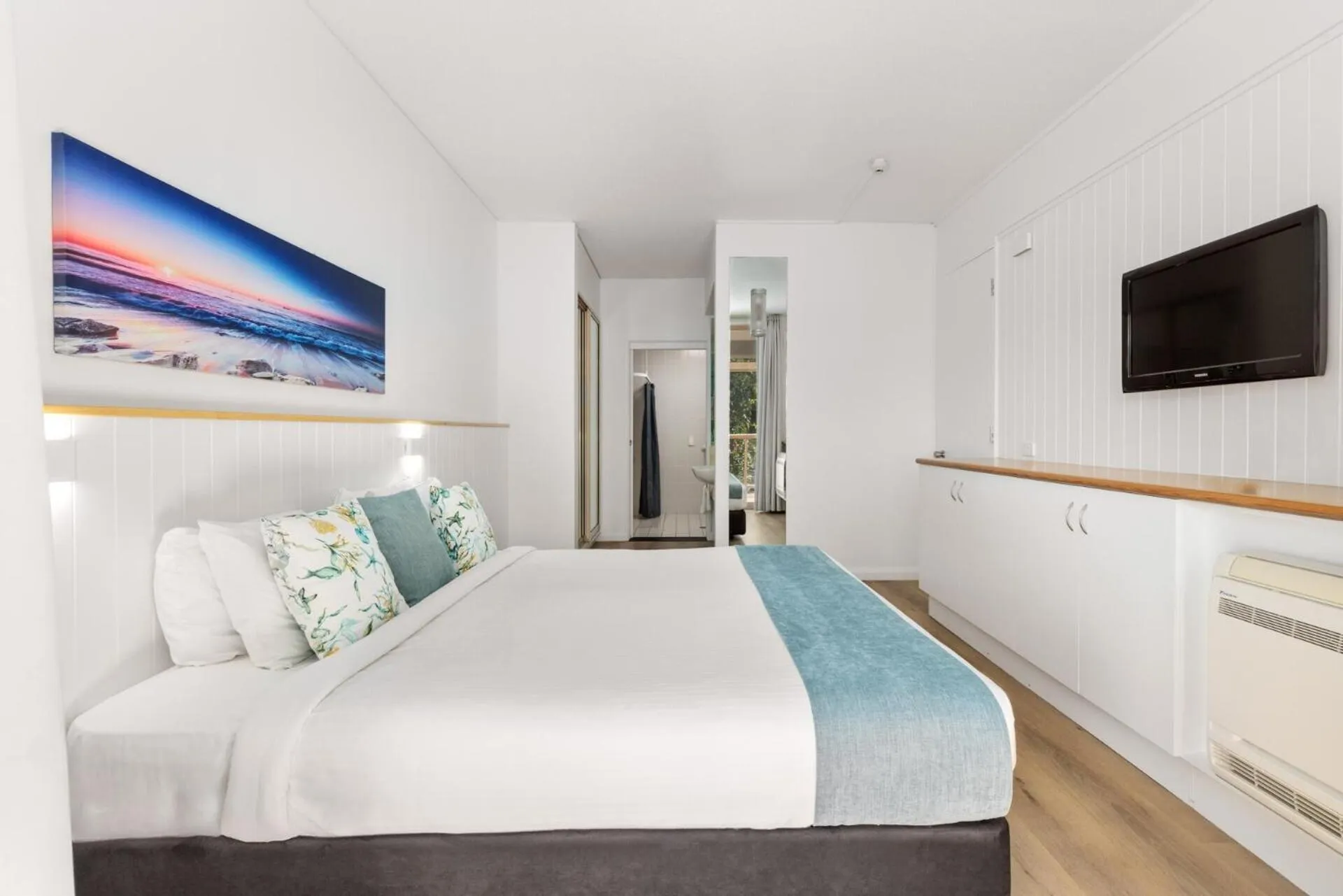 Bed in Charlesworth Bay Beach Resort