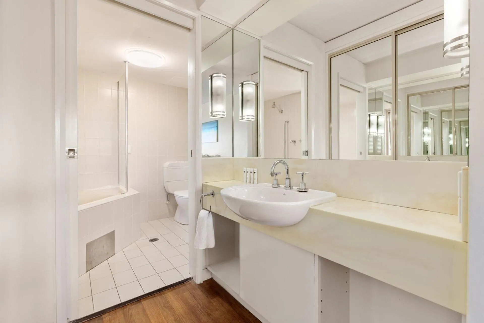 Bathroom in Charlesworth Bay Beach Resort