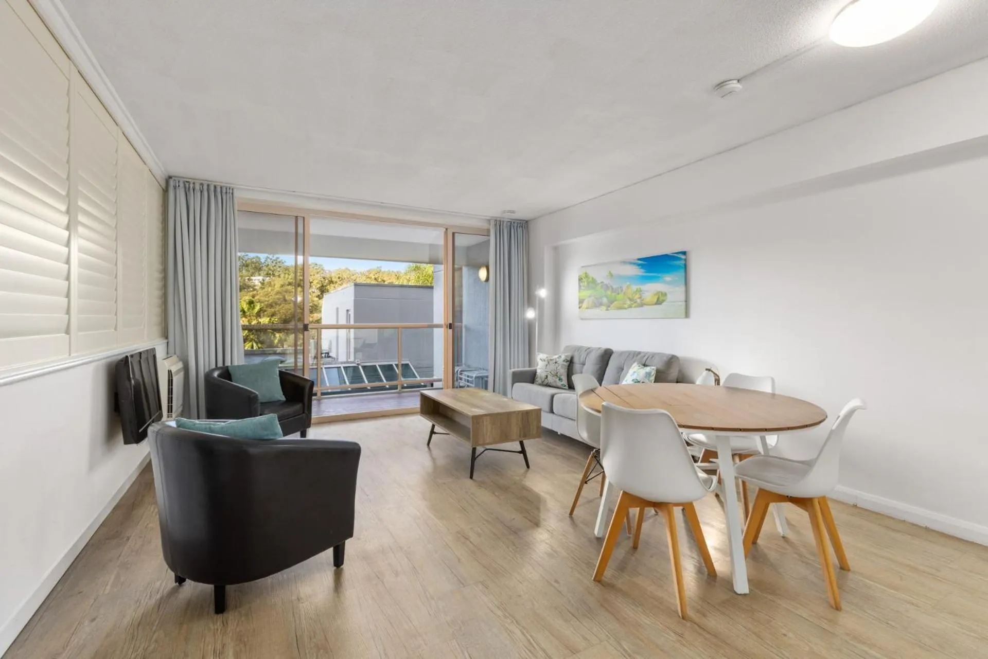 Living room in Charlesworth Bay Beach Resort