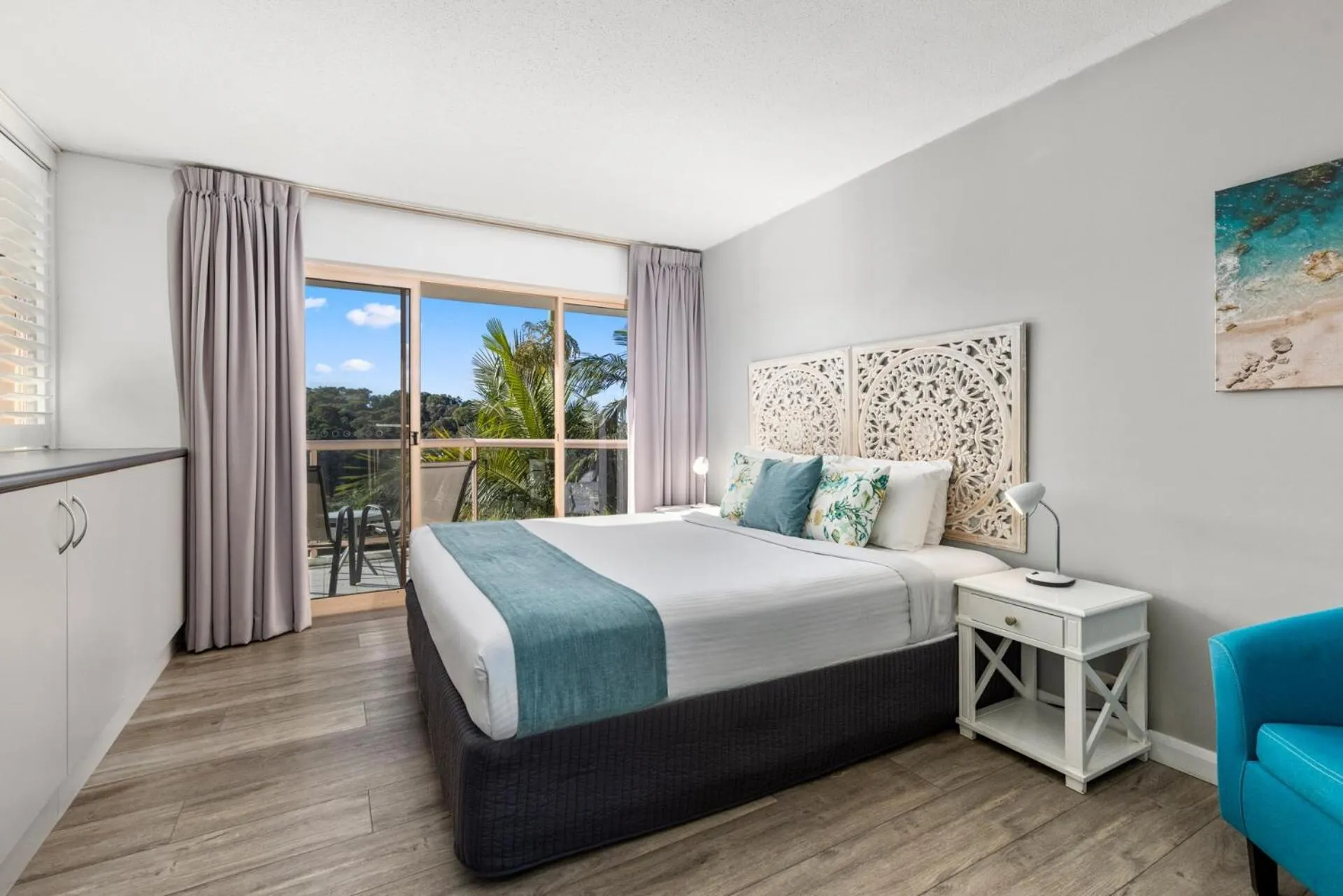 Bed in Charlesworth Bay Beach Resort