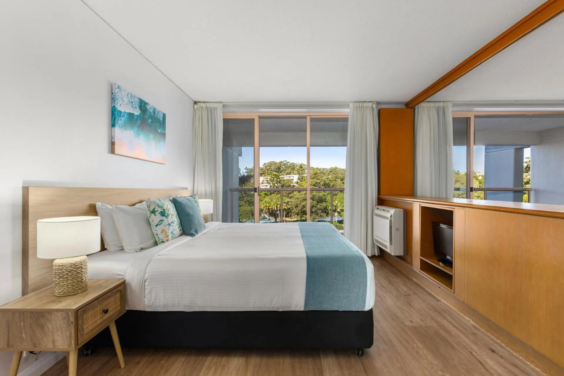 Bed in Charlesworth Bay Beach Resort