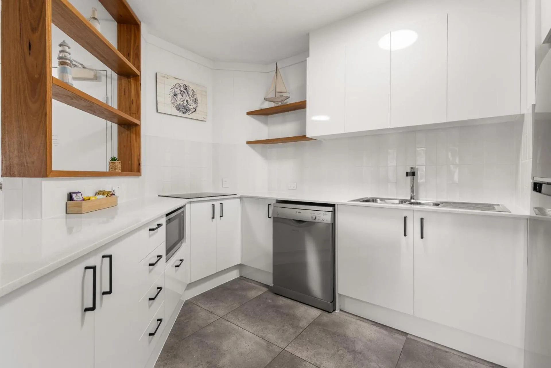 Kitchen or kitchenette in Charlesworth Bay Beach Resort