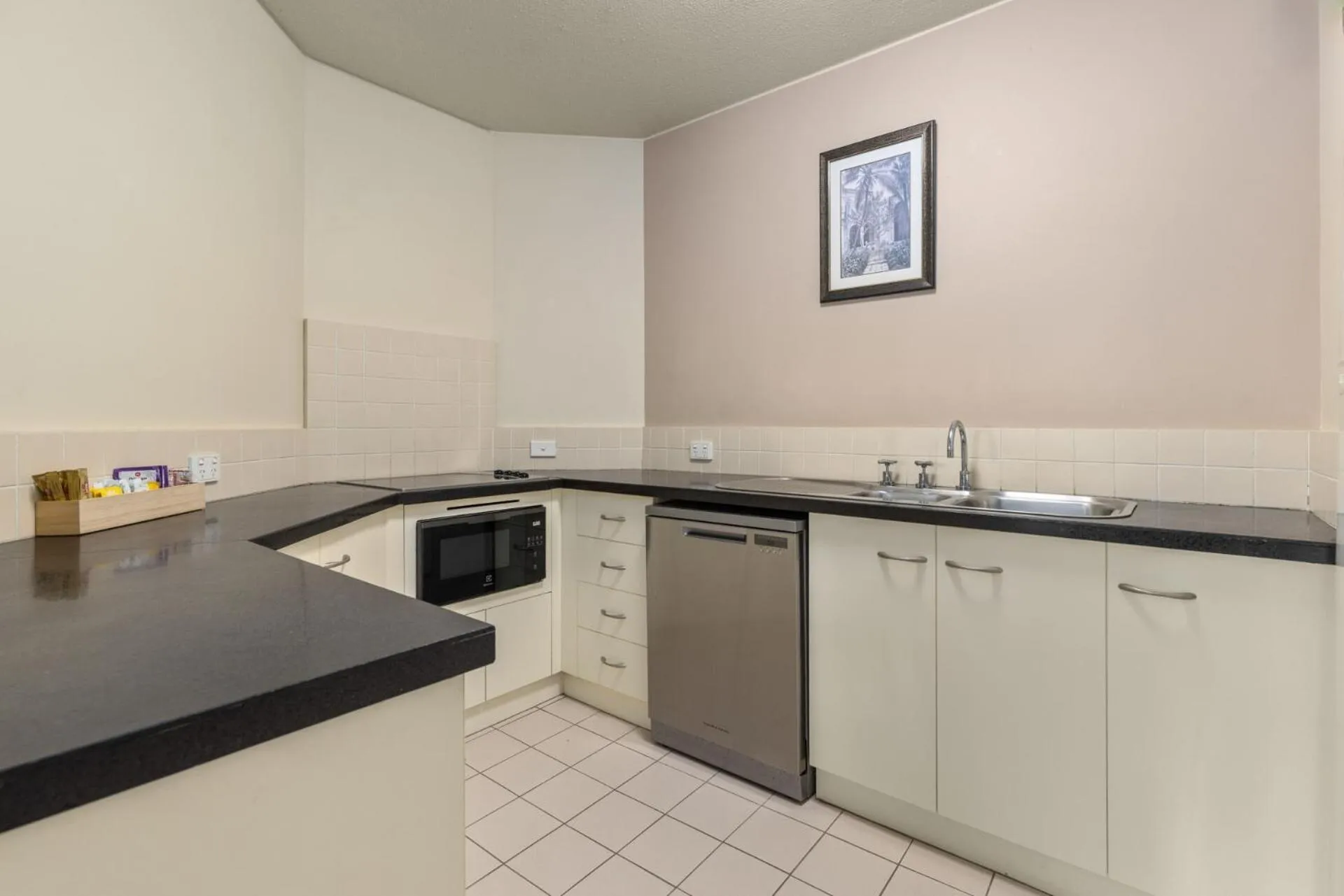 Kitchen or kitchenette in Charlesworth Bay Beach Resort