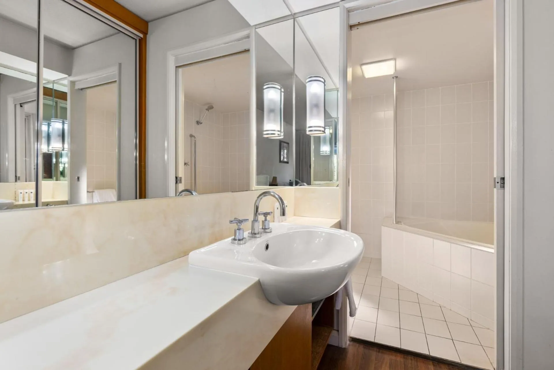 Bathroom in Charlesworth Bay Beach Resort