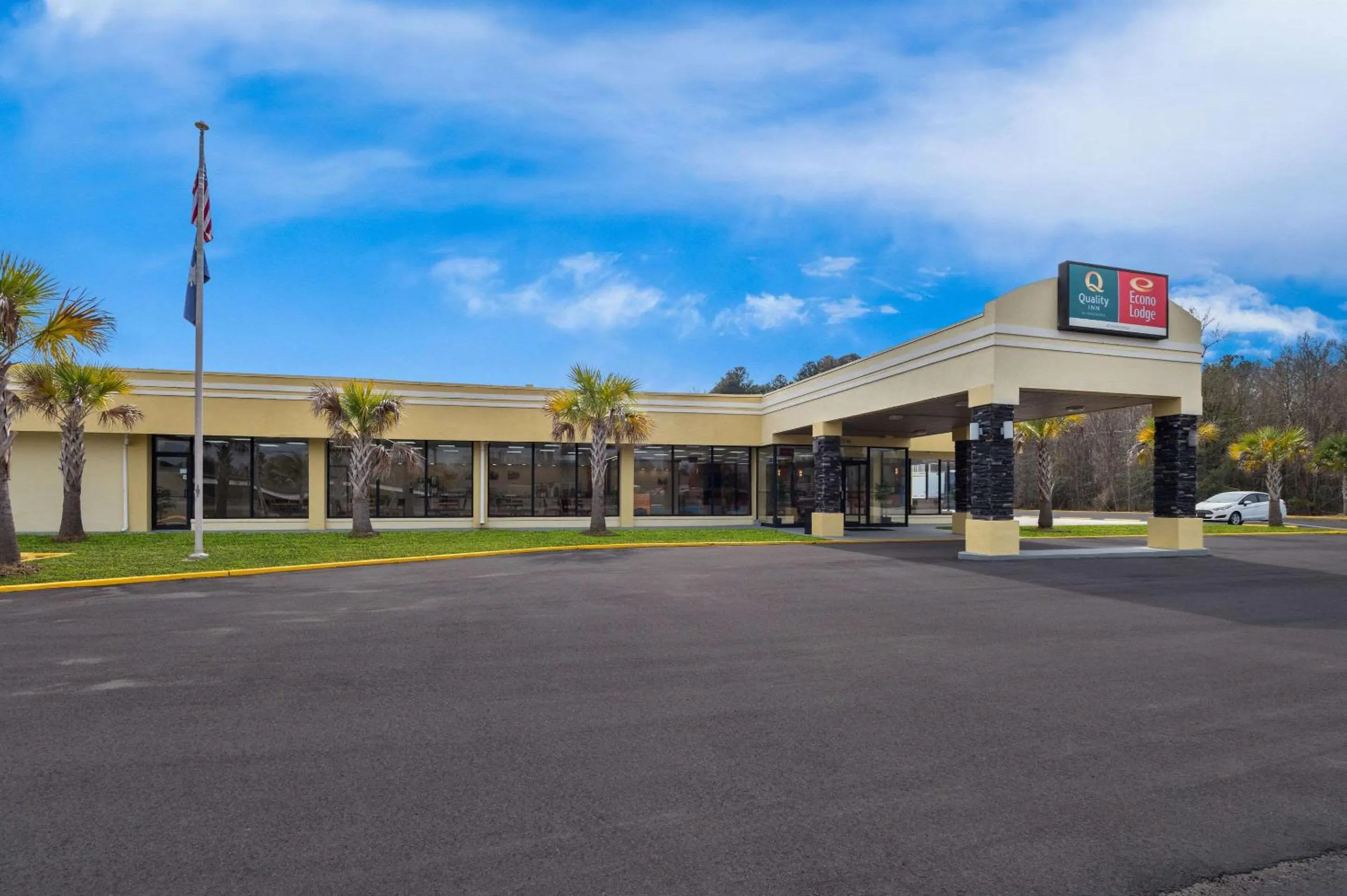 Property building in Quality Inn Yemassee