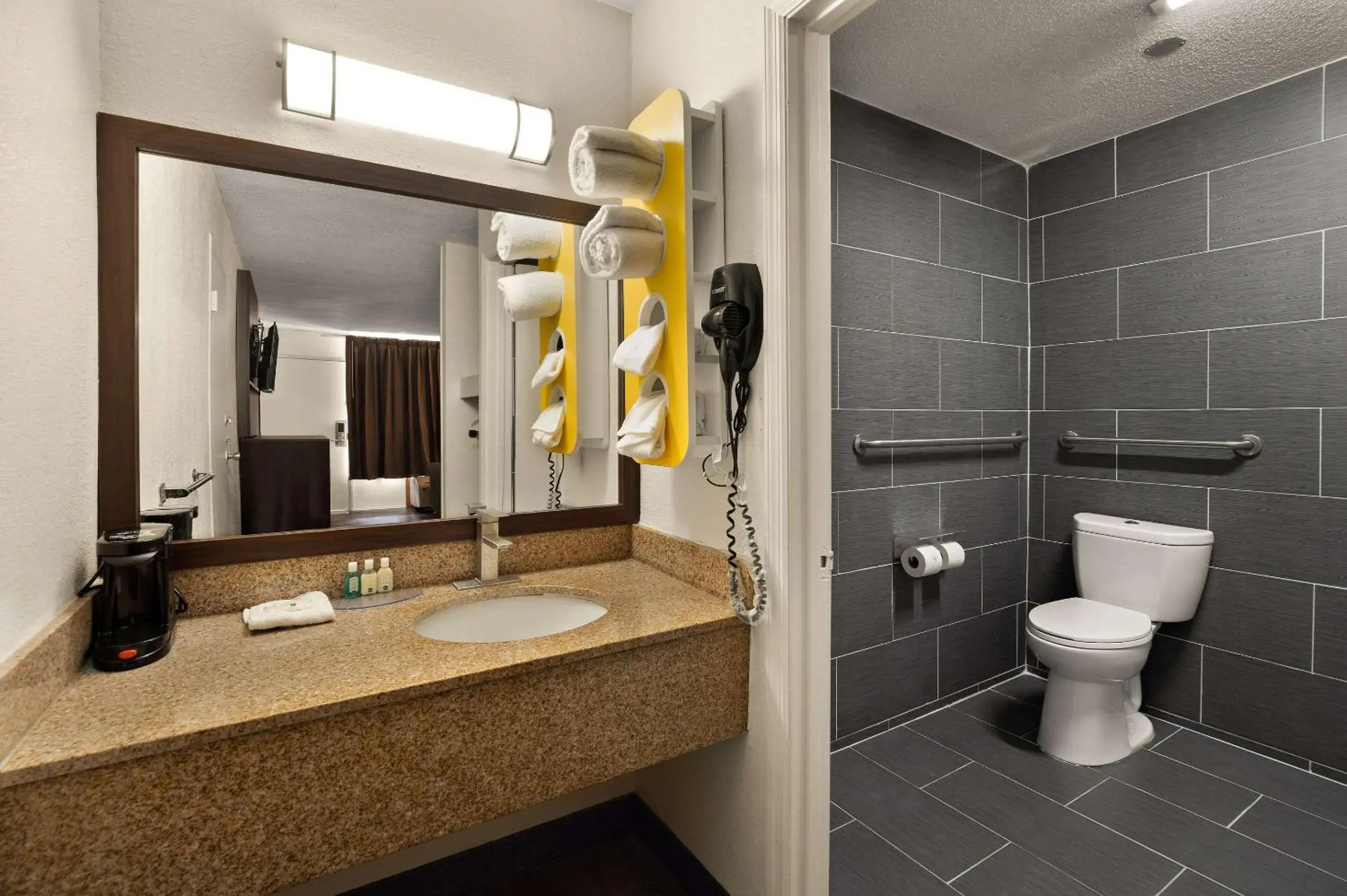 King Room with Tub - Disability Access/Non Smoking in Quality Inn King Room with Tub - Disability Access/Non Smoking in Quality Inn
