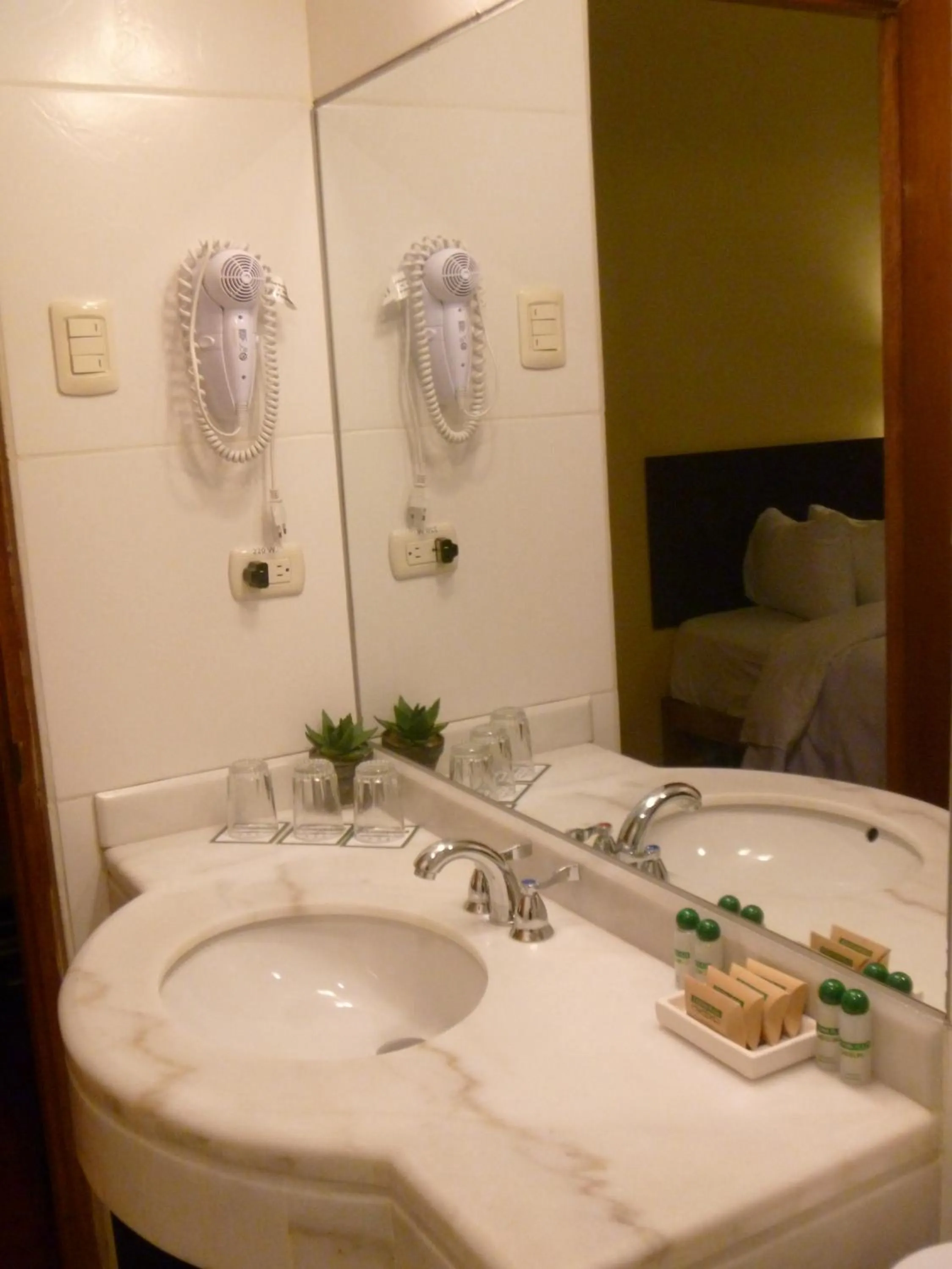 Bathroom in Casona Plaza Hotel Centro