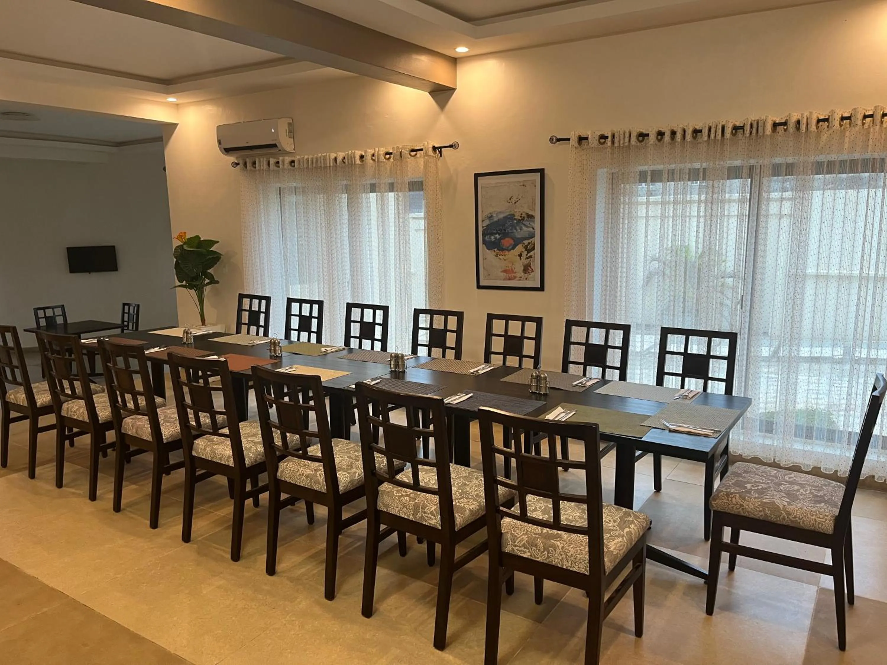 Restaurant/places to eat in Adis Hotels Prime