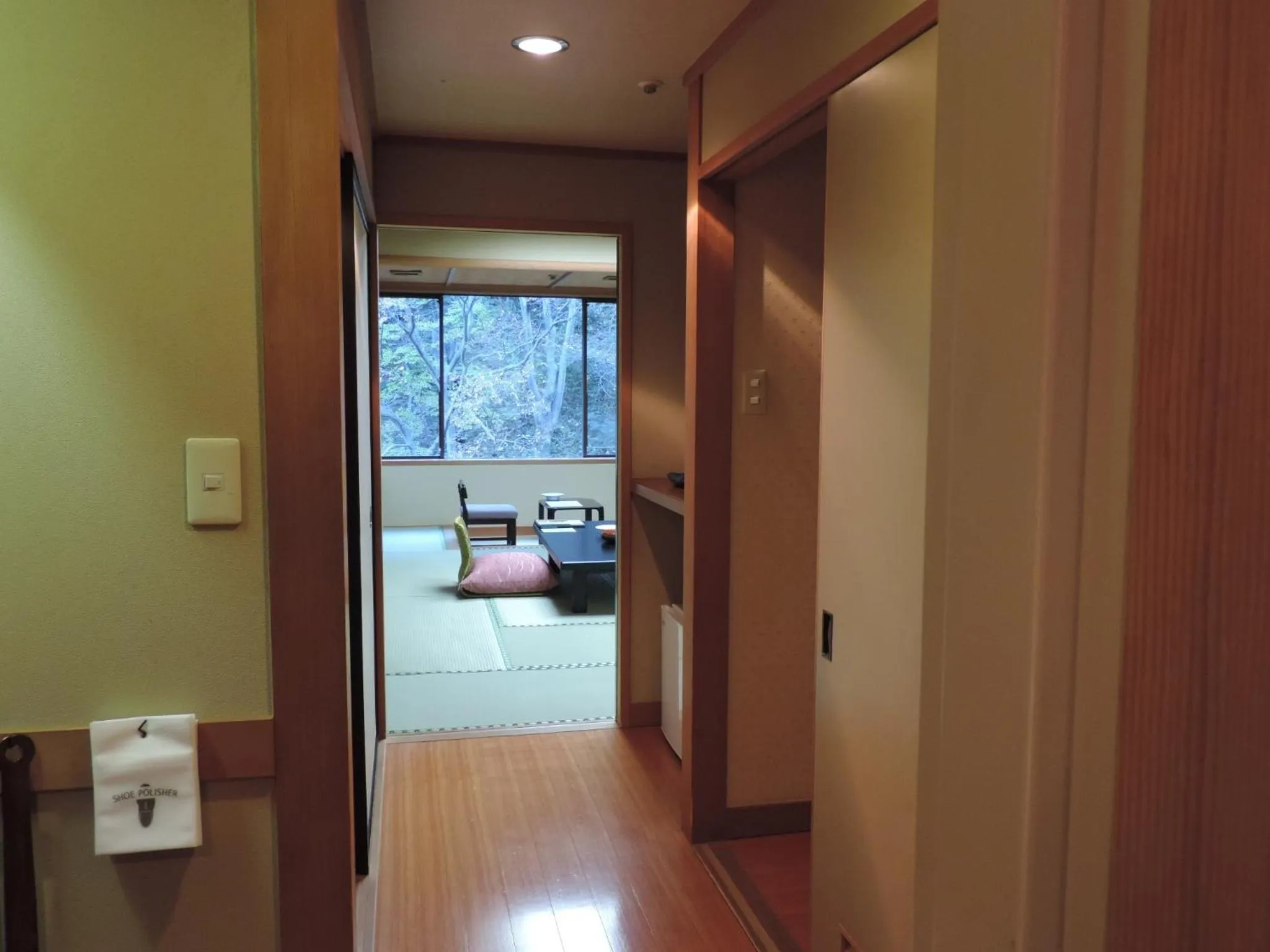 Photo of the whole room in Harataki