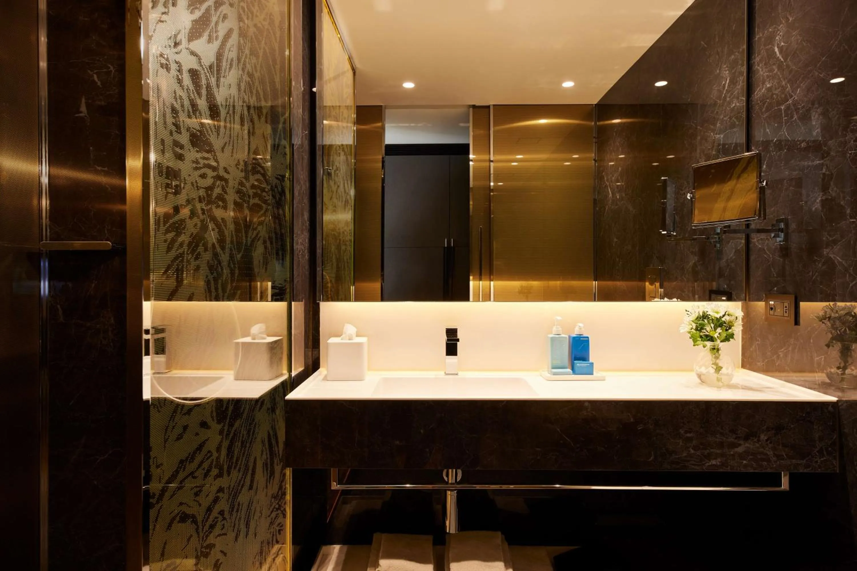Bathroom in art'otel Rome Piazza Sallustio, Powered by Radisson Hotels