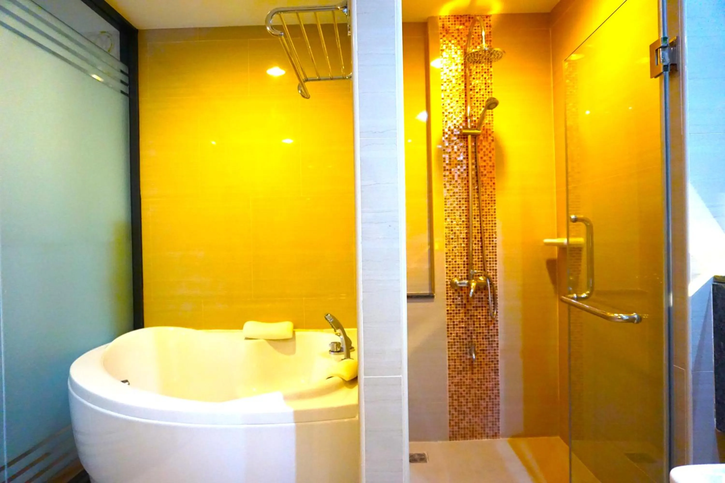 Hot Tub in Nest n Rest Hotel