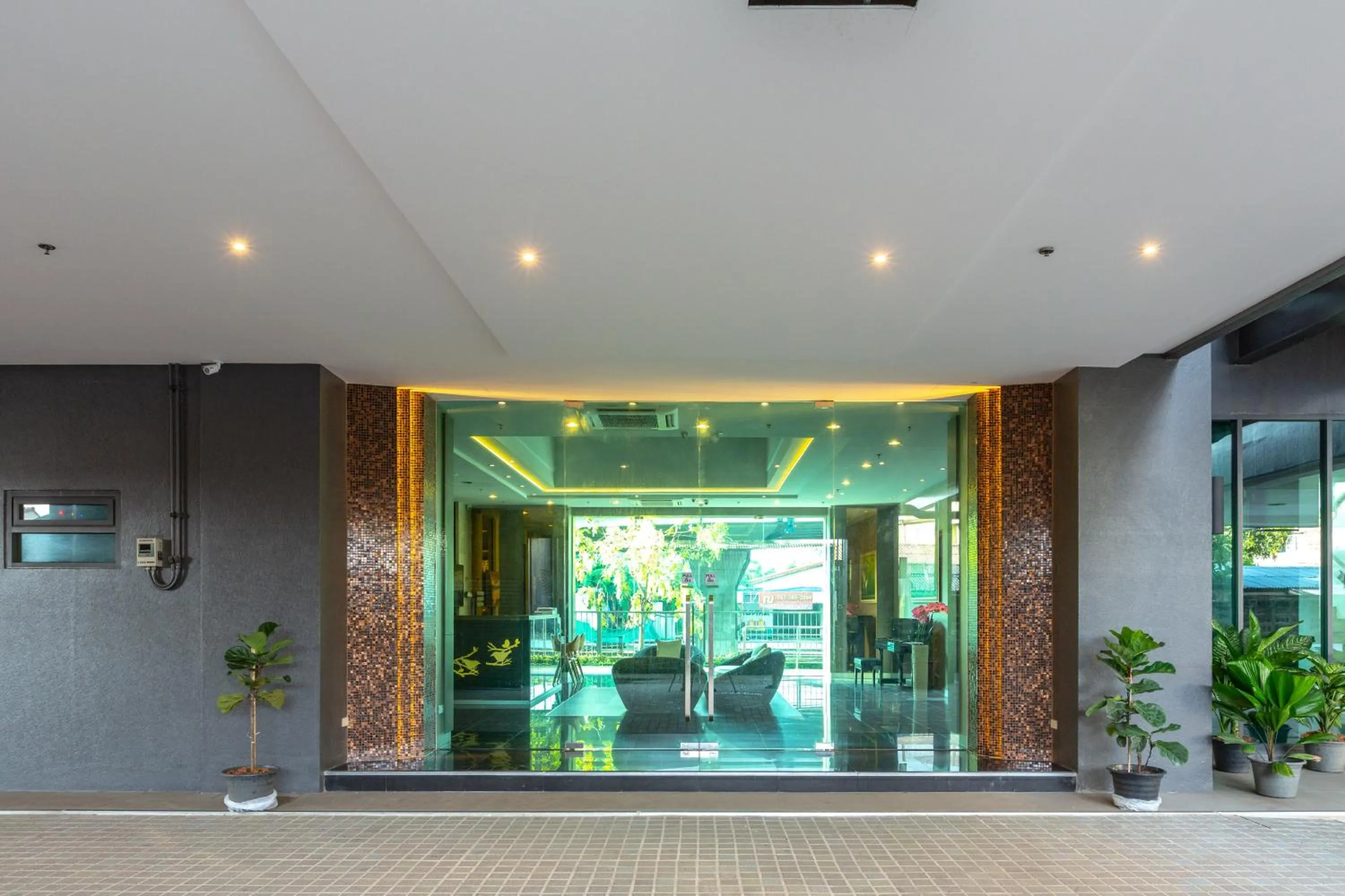 Facade/entrance in Nest n Rest Hotel