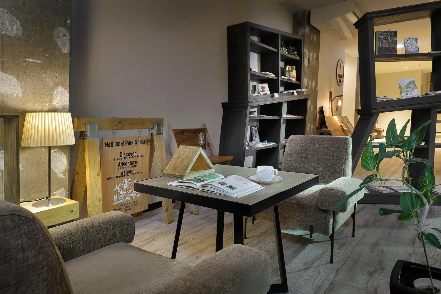 Library in Shin Toji Hotel Lulud