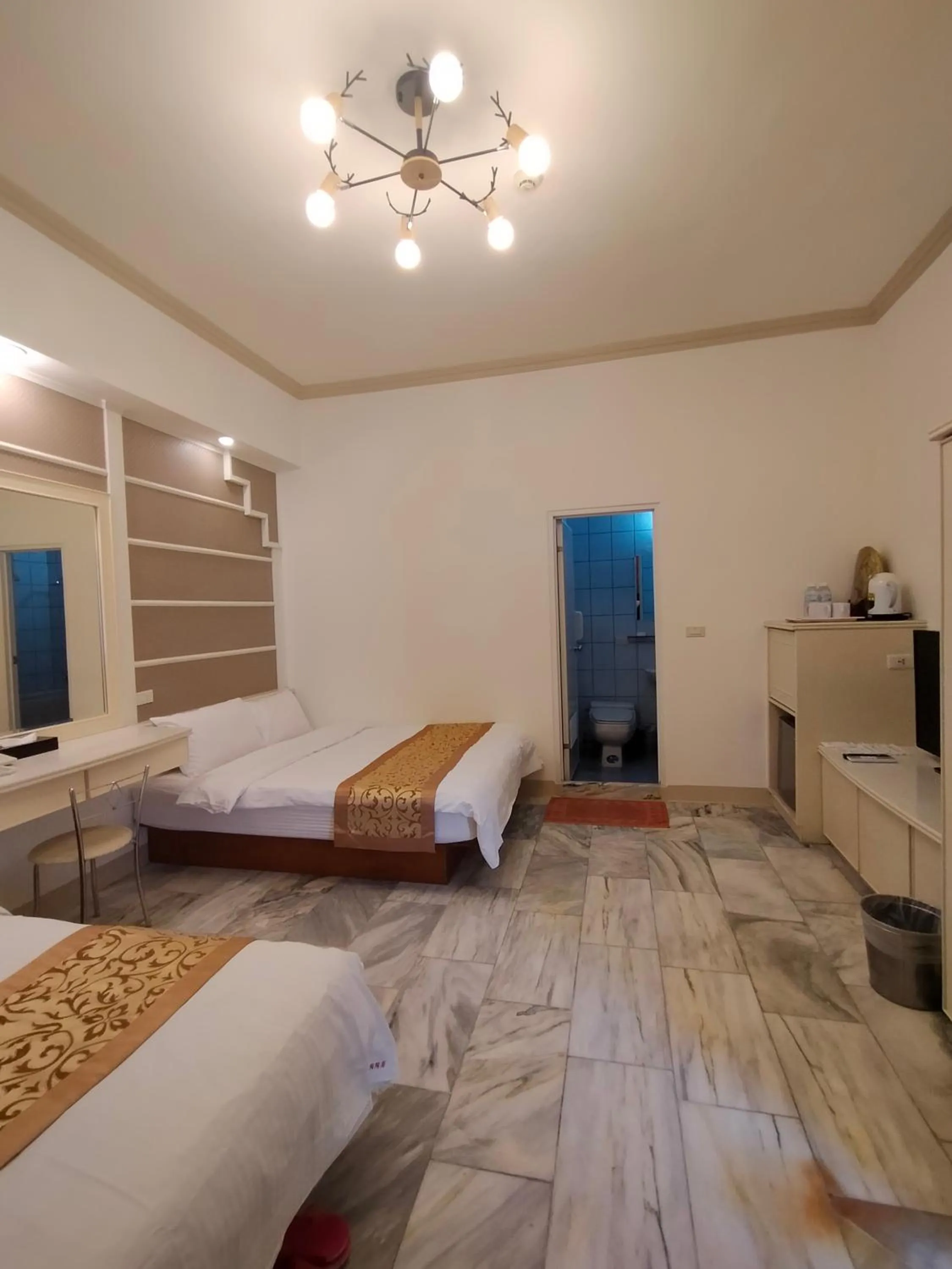 Photo of the whole room, Bed in 陶陶居商旅 Tautauchu Hotel