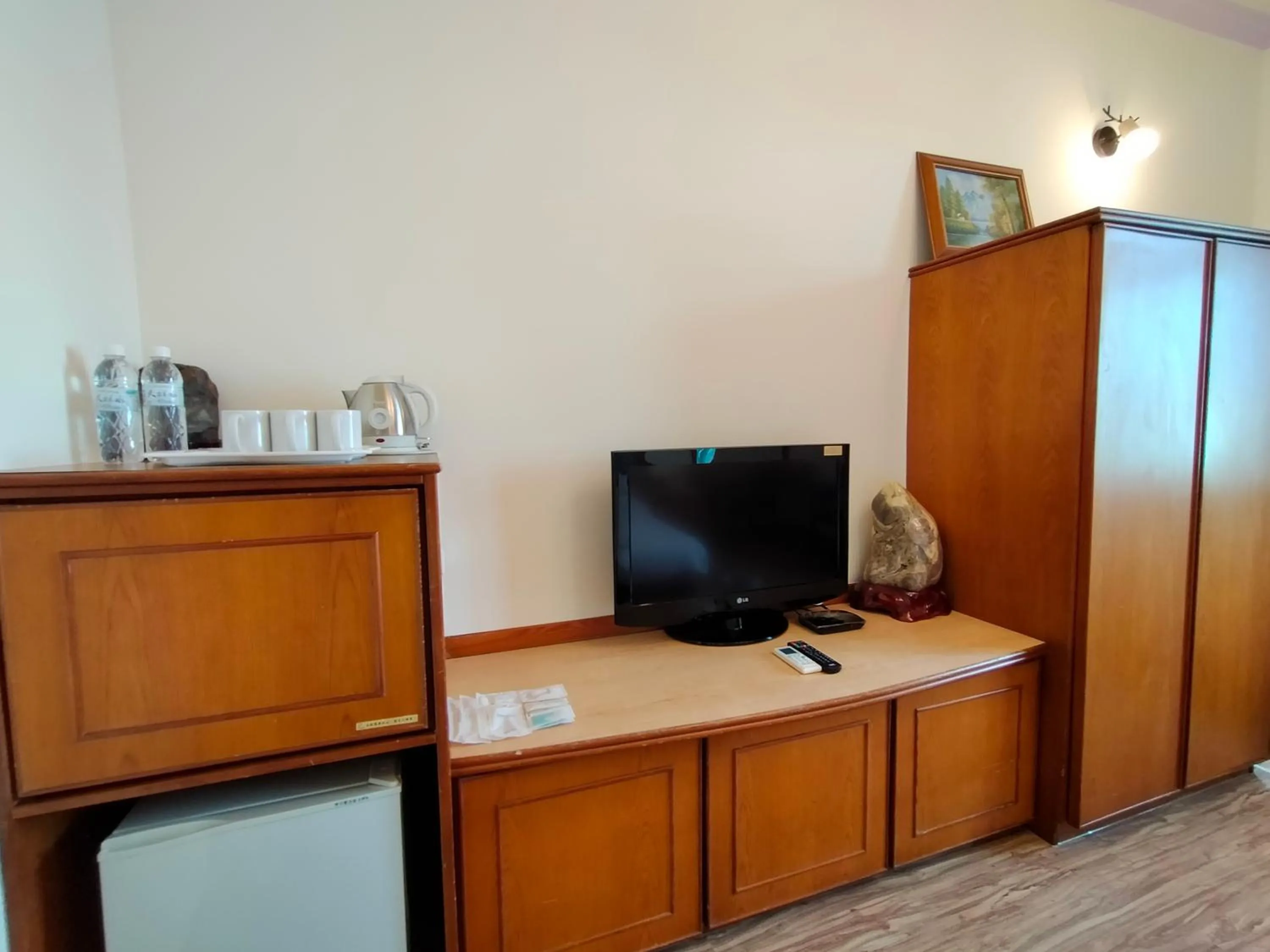 Photo of the whole room, TV/Entertainment Center in Tau Tau Chu Hotel