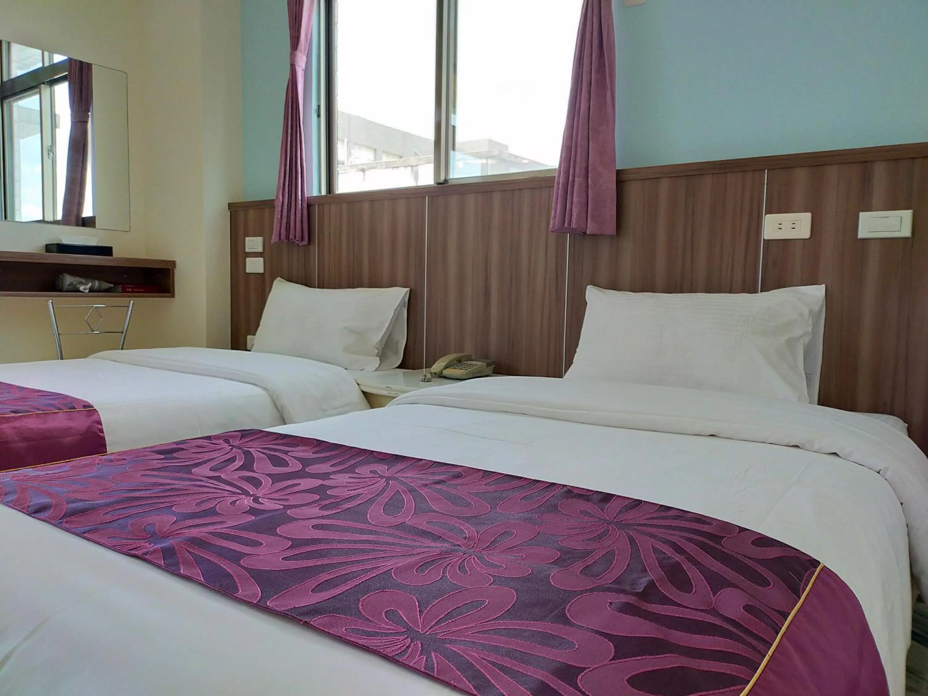 Photo of the whole room, Bed in Tau Tau Chu Hotel