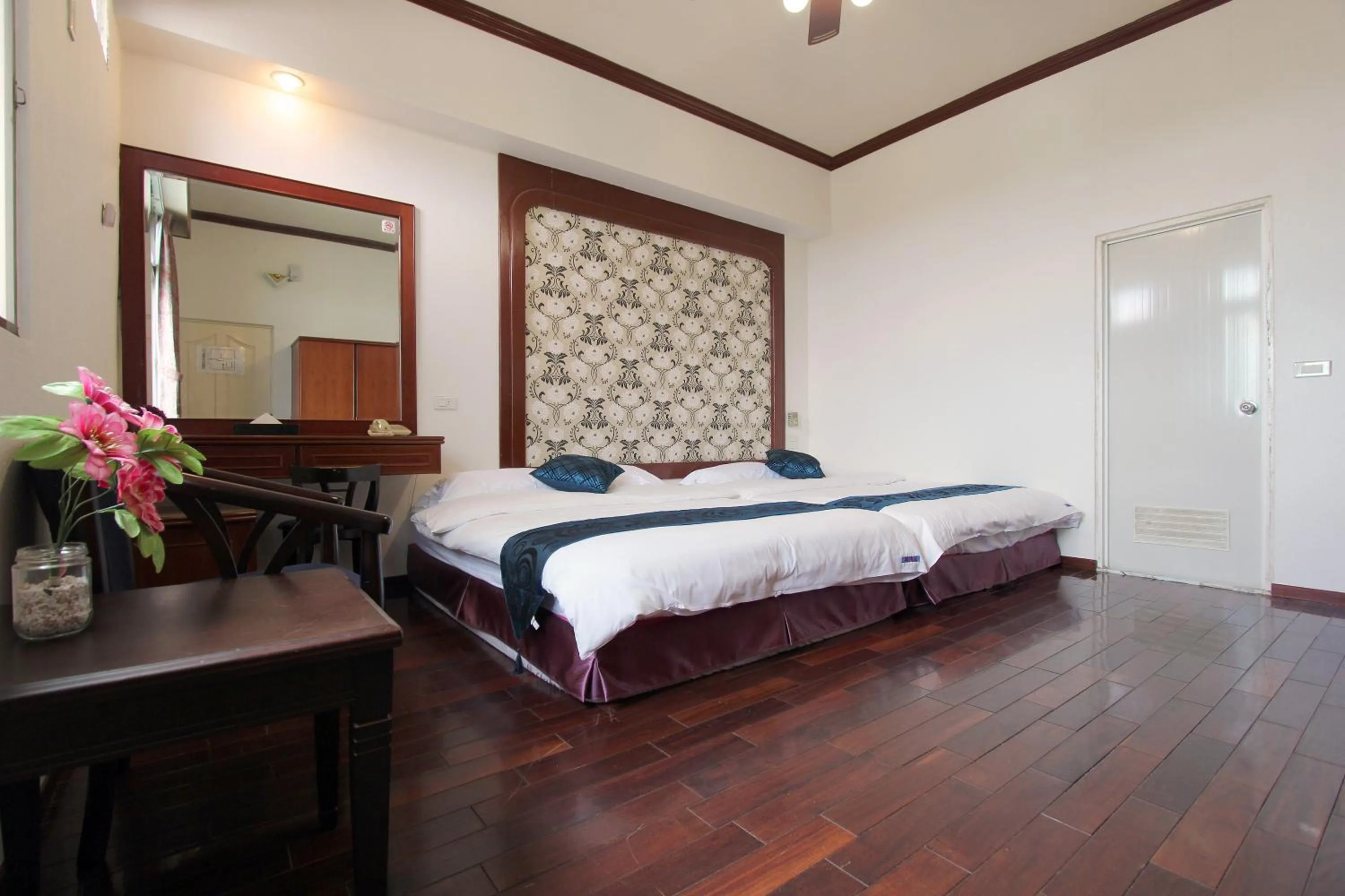 Bedroom, Bed in Tau Tau Chu Hotel