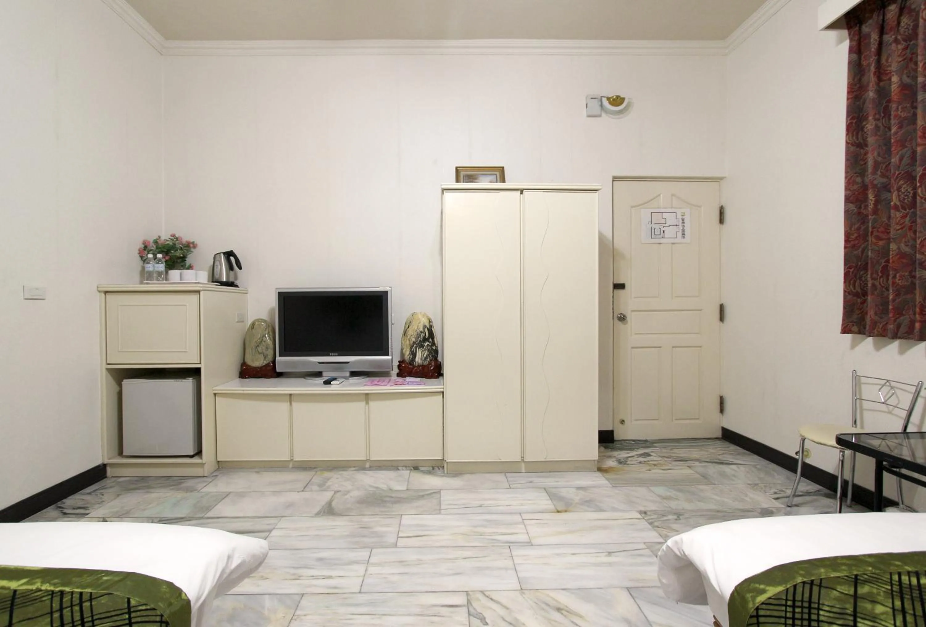 Bedroom, Bed in Tau Tau Chu Hotel