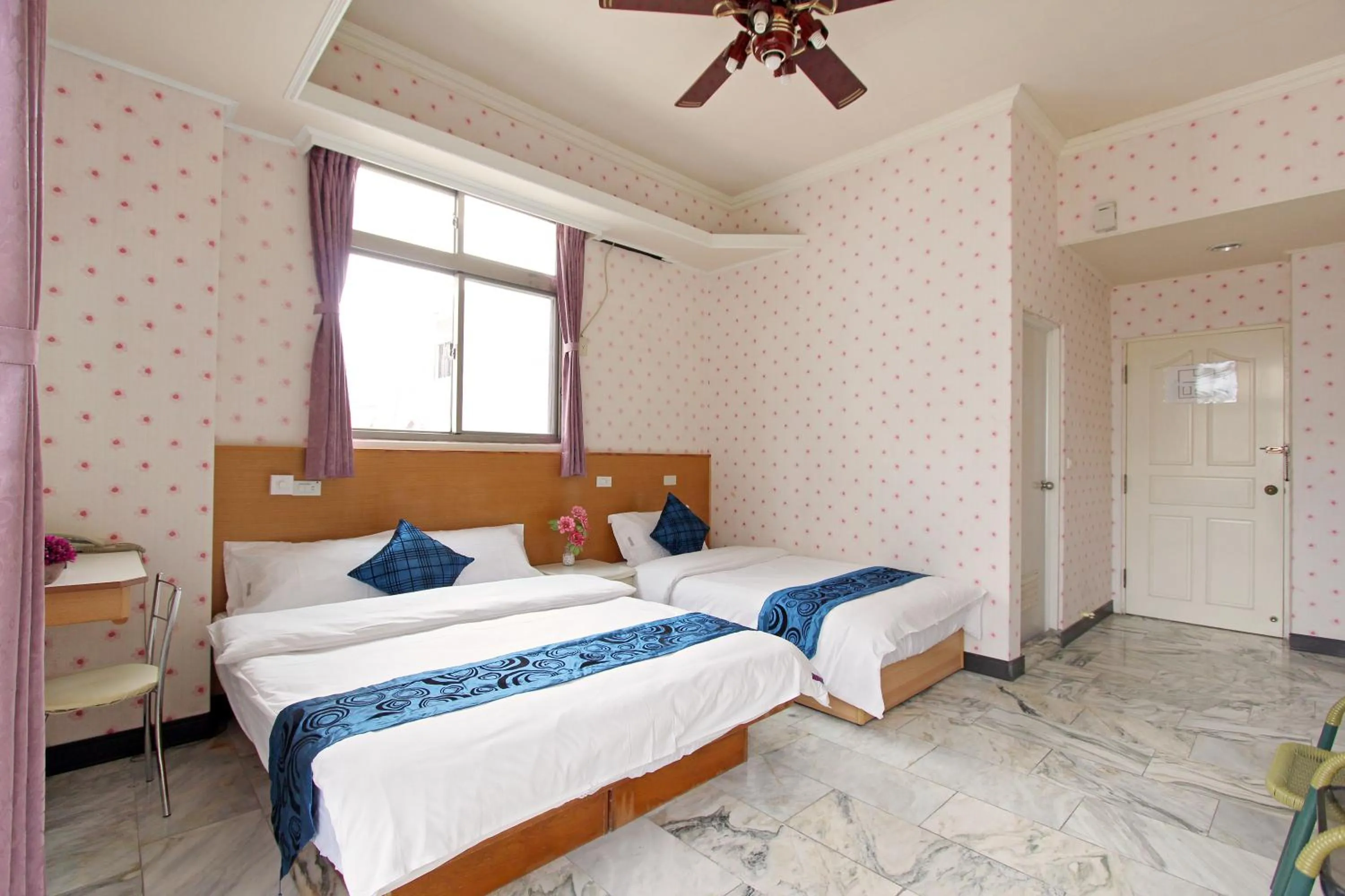 Bedroom, Bed in Tau Tau Chu Hotel