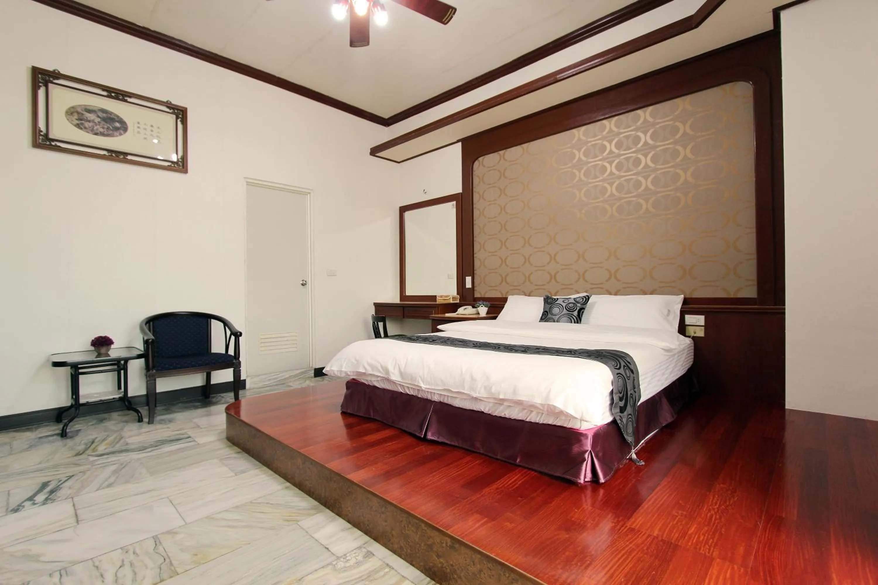 Bed in Tau Tau Chu Hotel