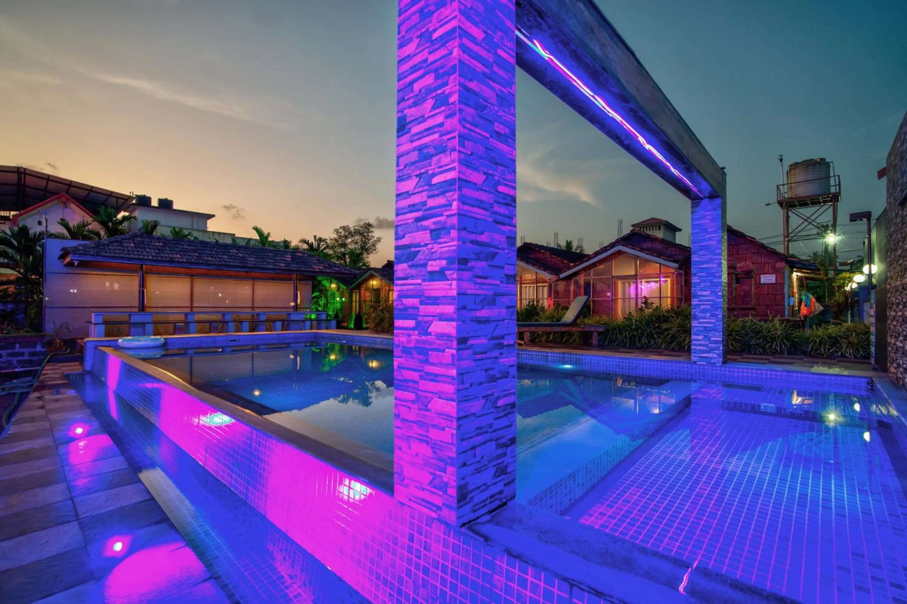 Swimming pool in Rofinos Cottages