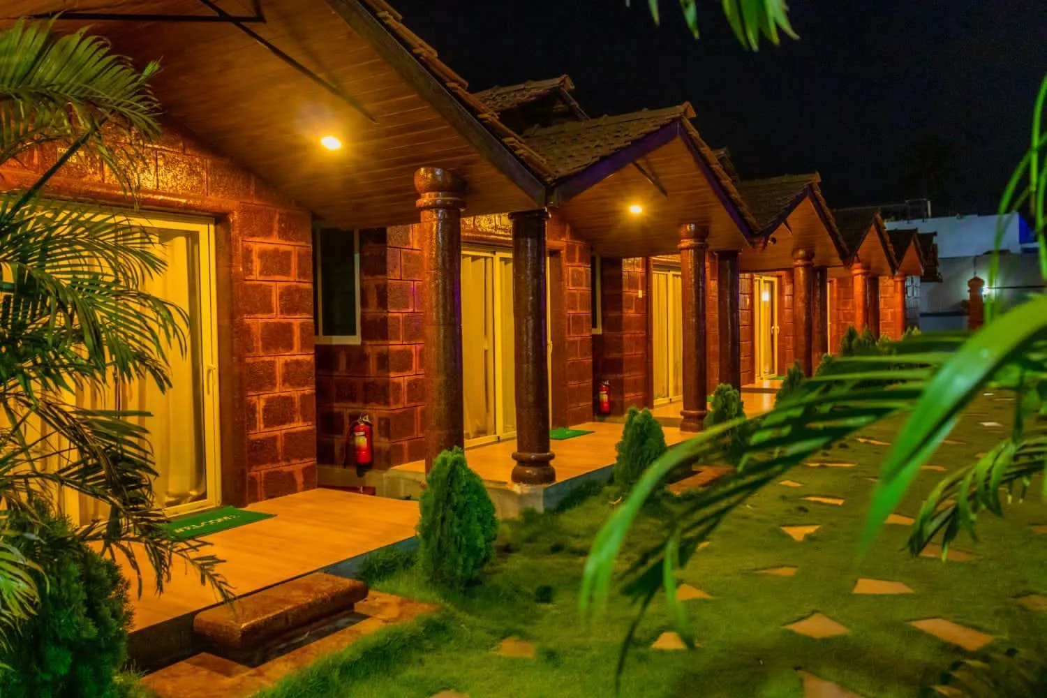 Property building in Rofinos Cottages