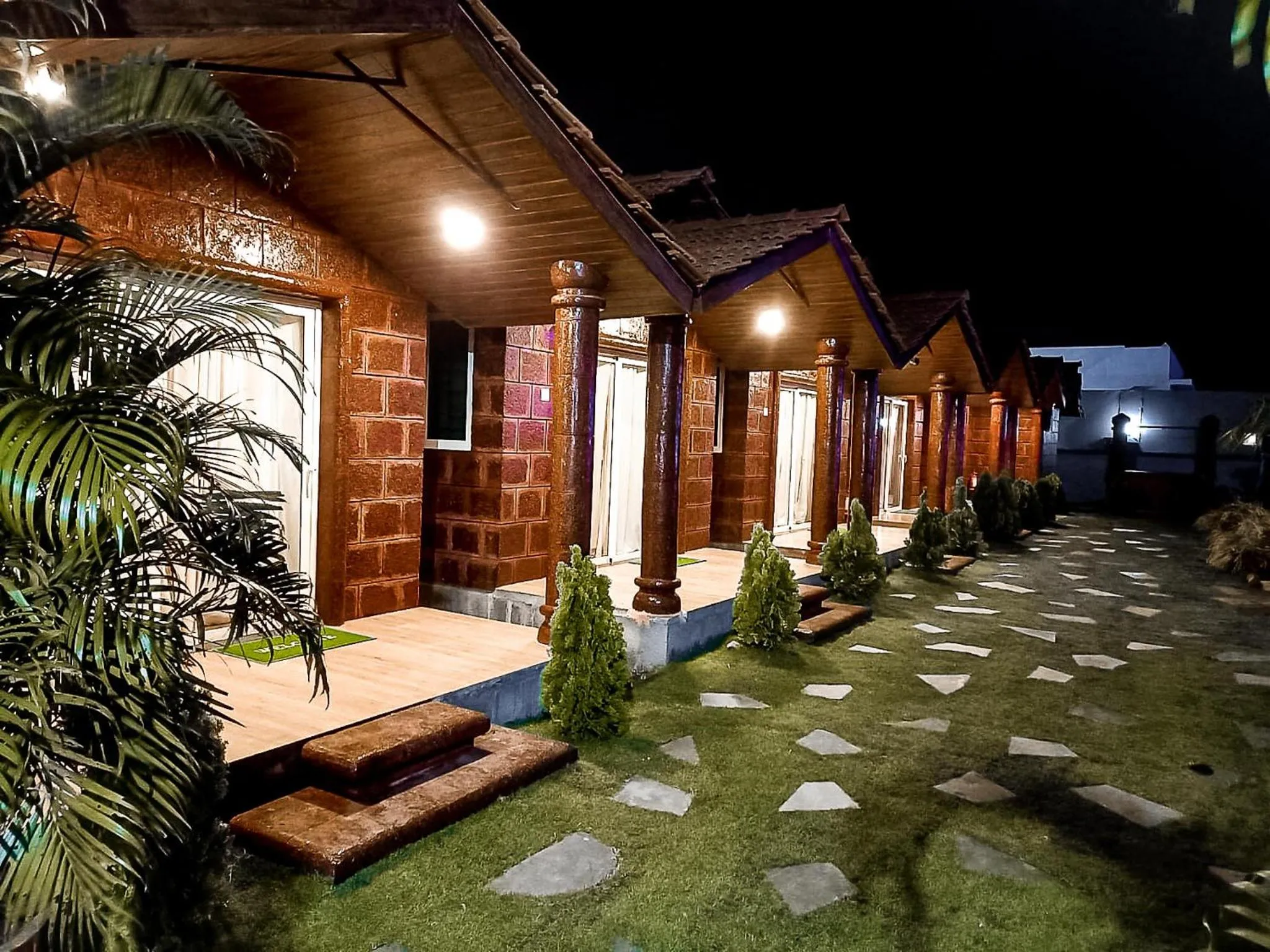 Property building in Rofinos Cottages