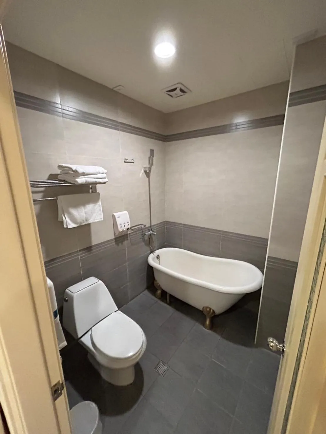 Shower, Bathroom in ACE HOTEL