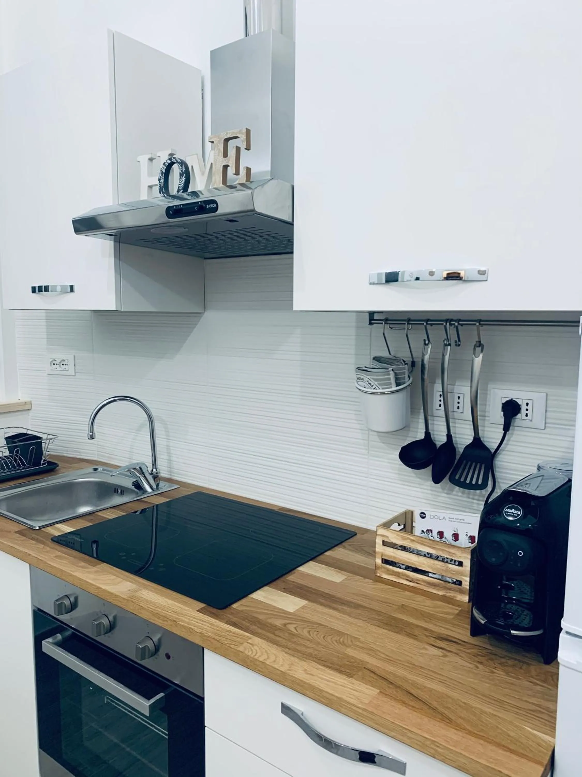 stove, Kitchen/Kitchenette in Tune Homes B&B