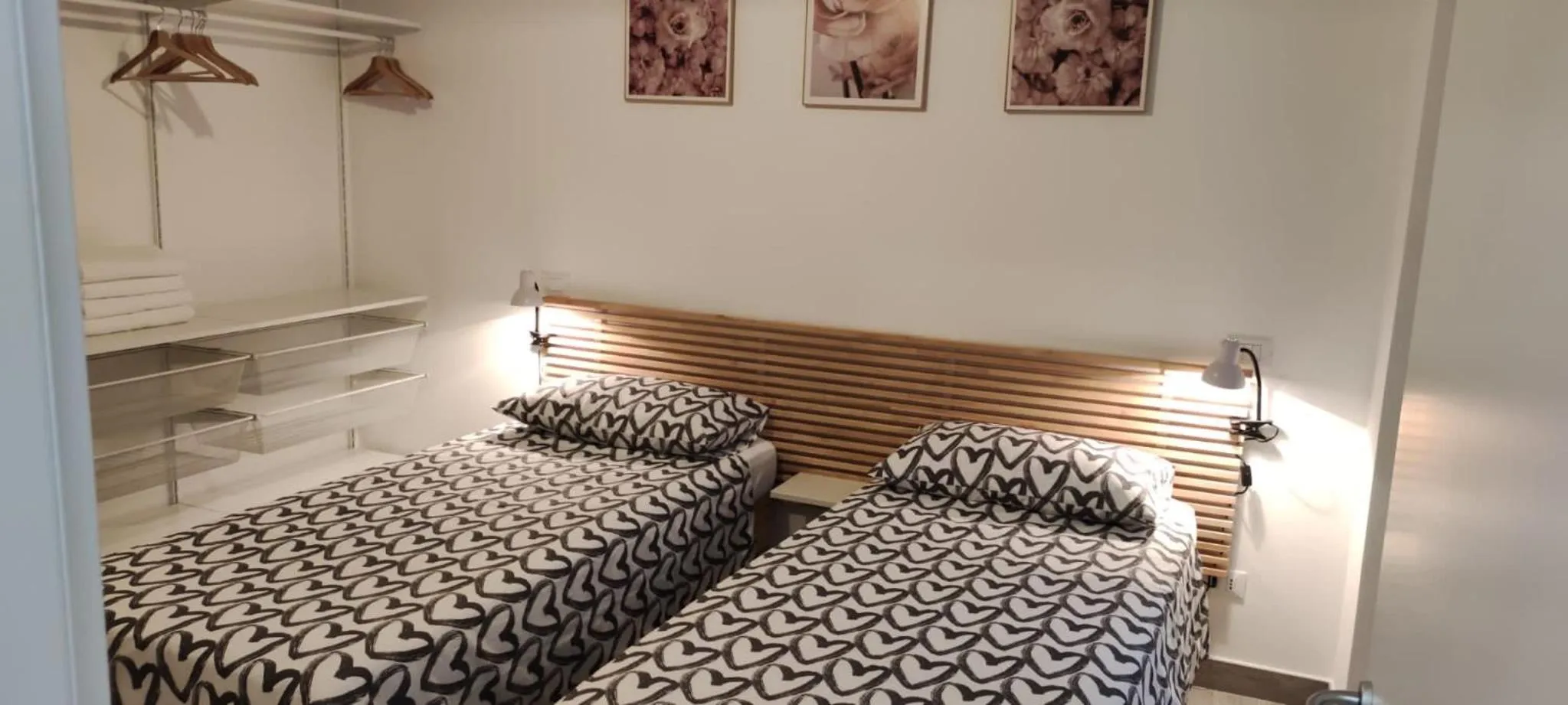 Photo of the whole room, Bed in Tune Homes B&B