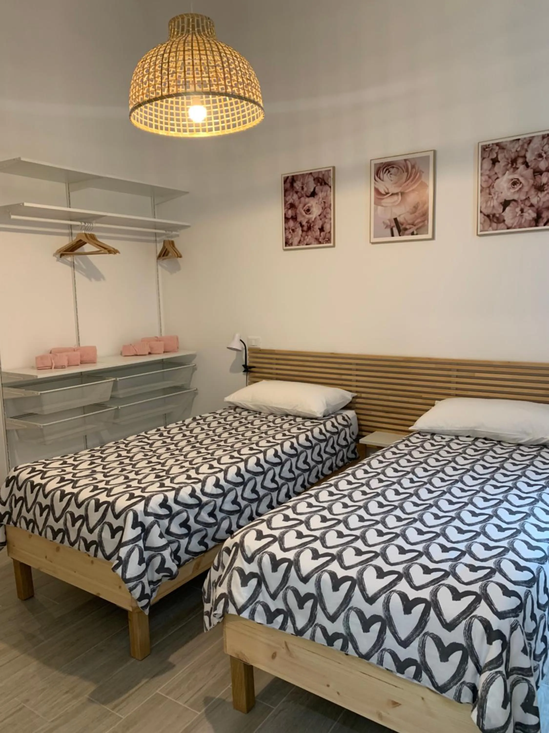 Bedroom, Bed in Tune Homes B&B