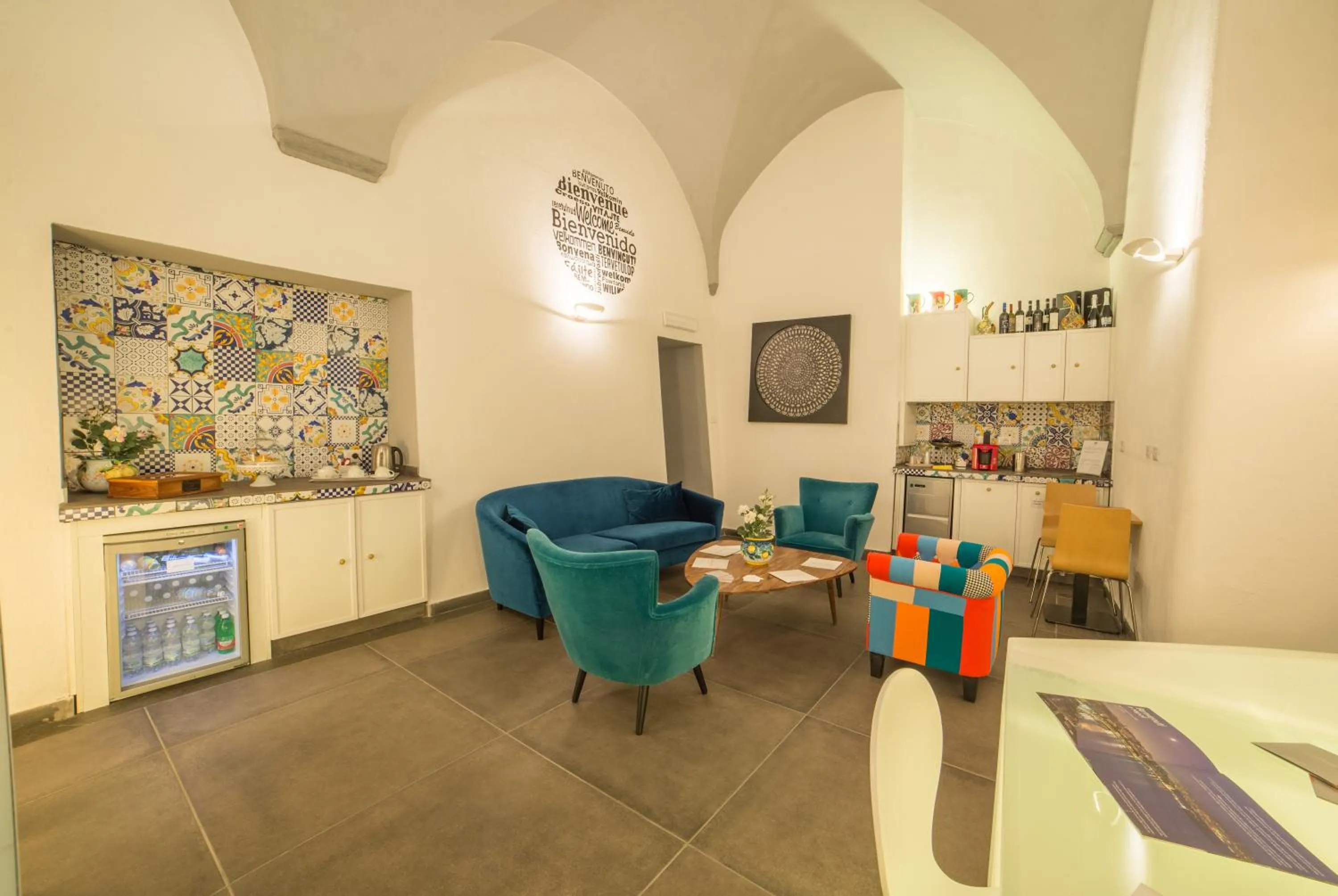 Communal lounge/ TV room in Airone Hotel