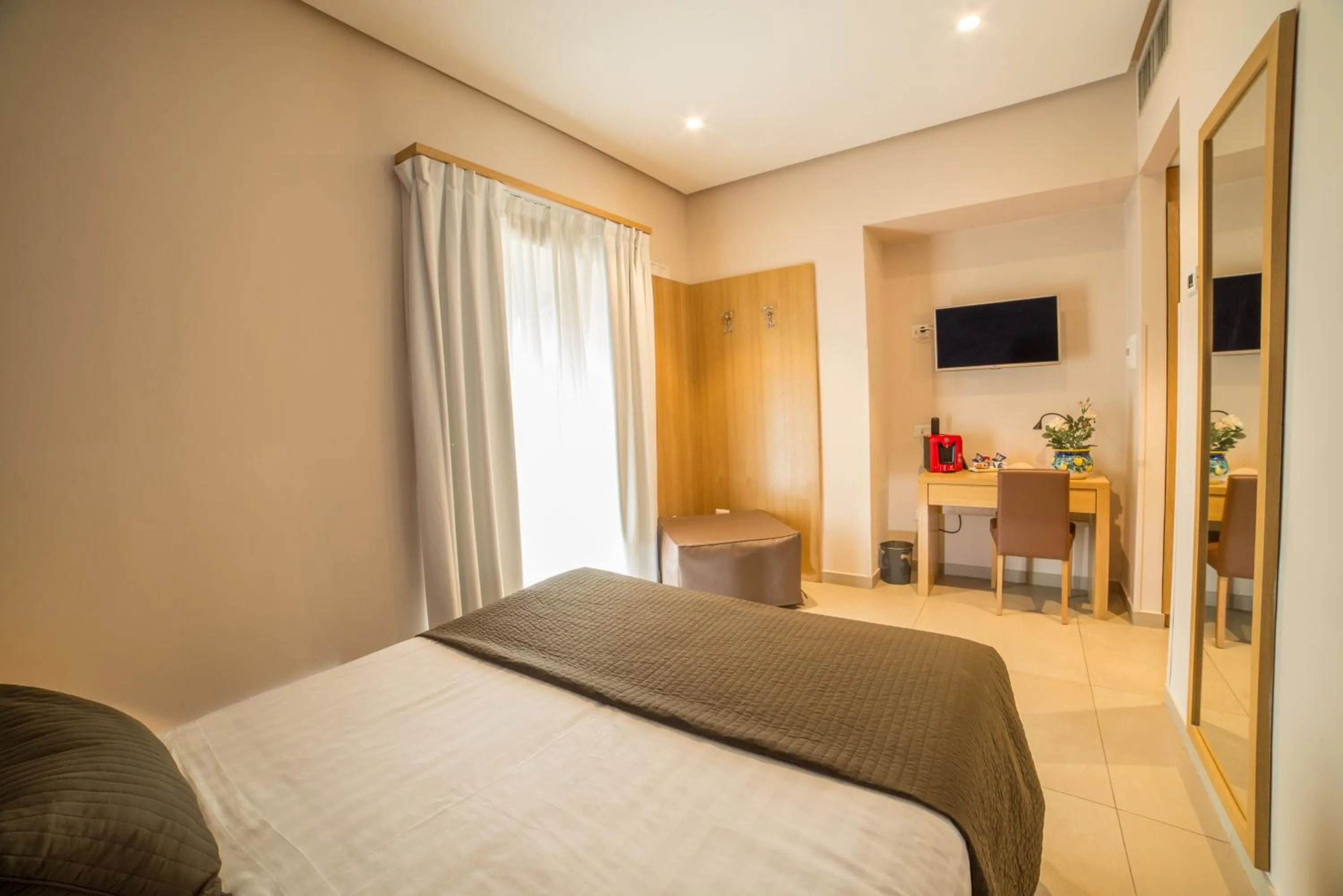 Property building, Bed in Airone Hotel