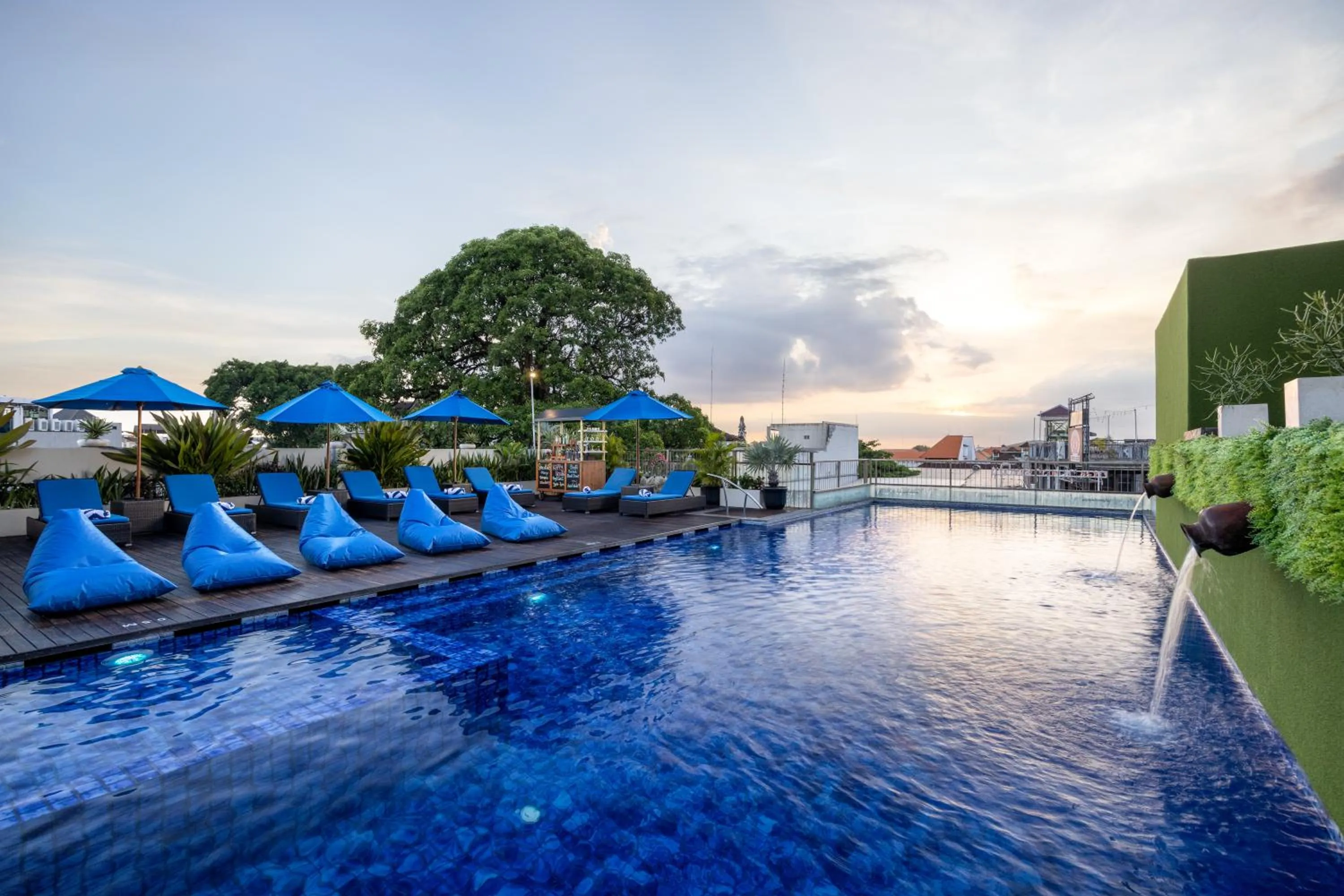 Swimming pool in J4 Hotels Legian