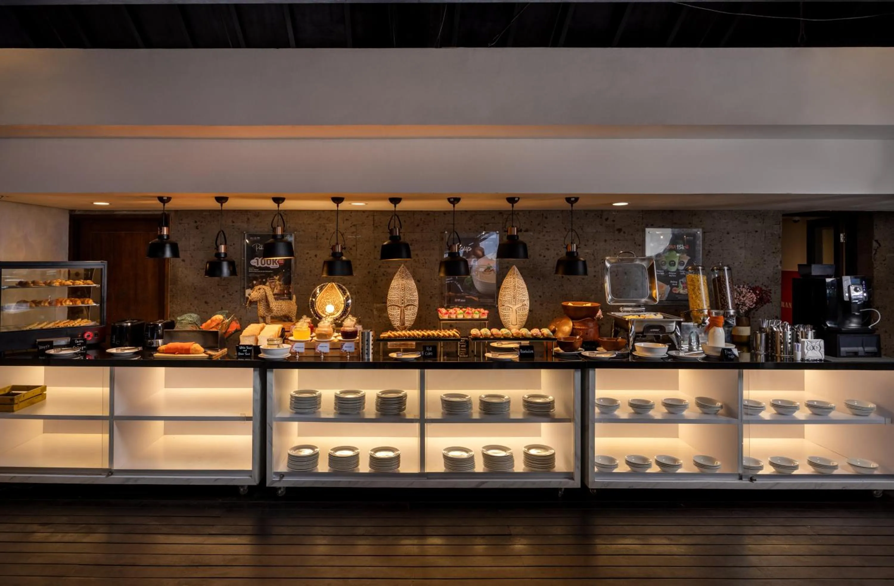 Restaurant/places to eat in J4 Hotels Legian