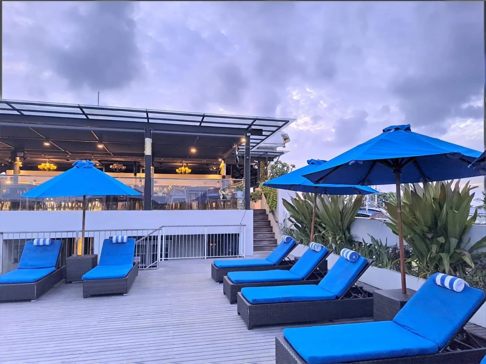 Swimming pool in J4 Hotels Legian